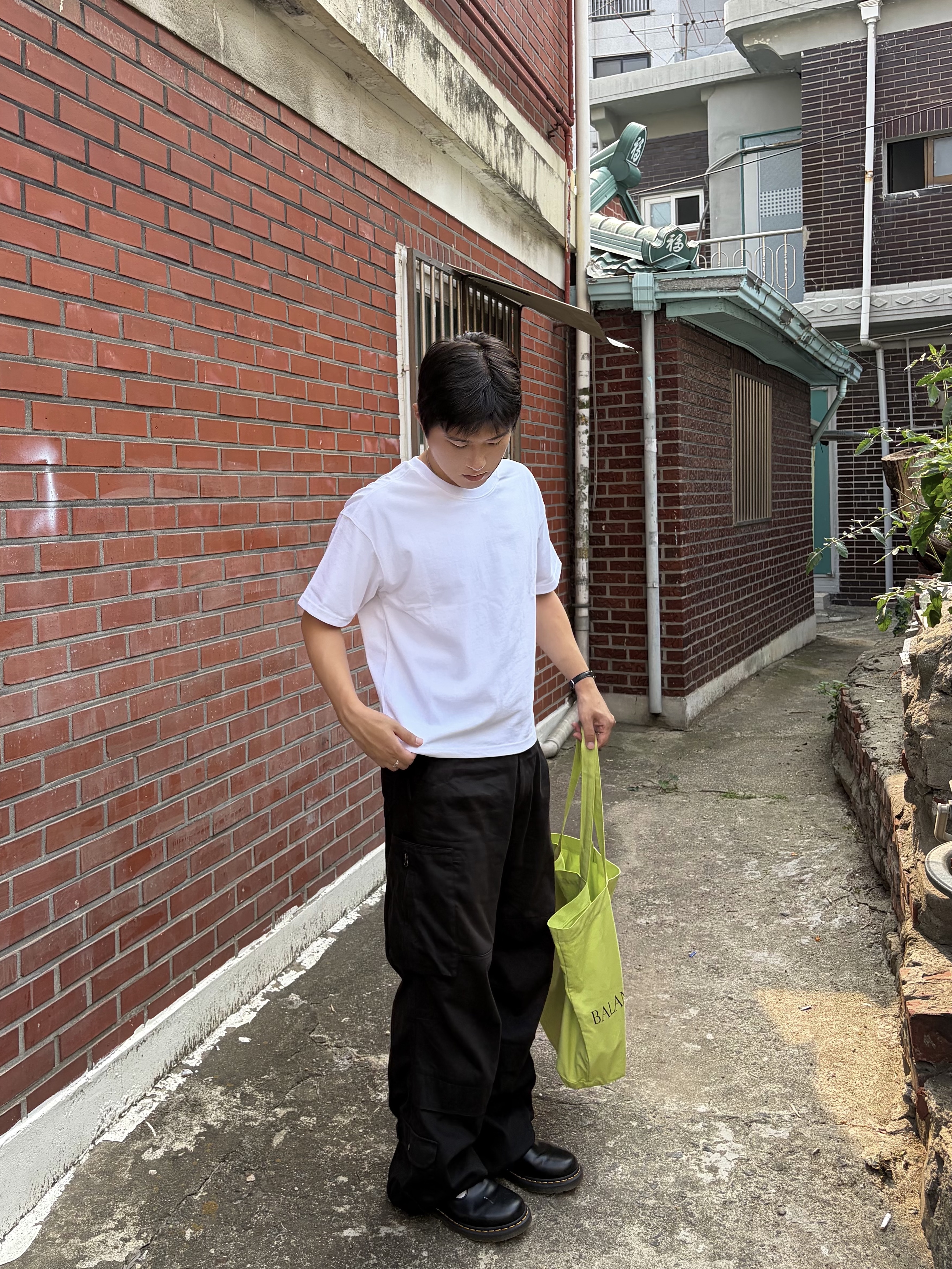Hatchingroom Zip Cargo Work Pants Black, noun Easeful Tote Bag Lime 착용 스타일 - 1