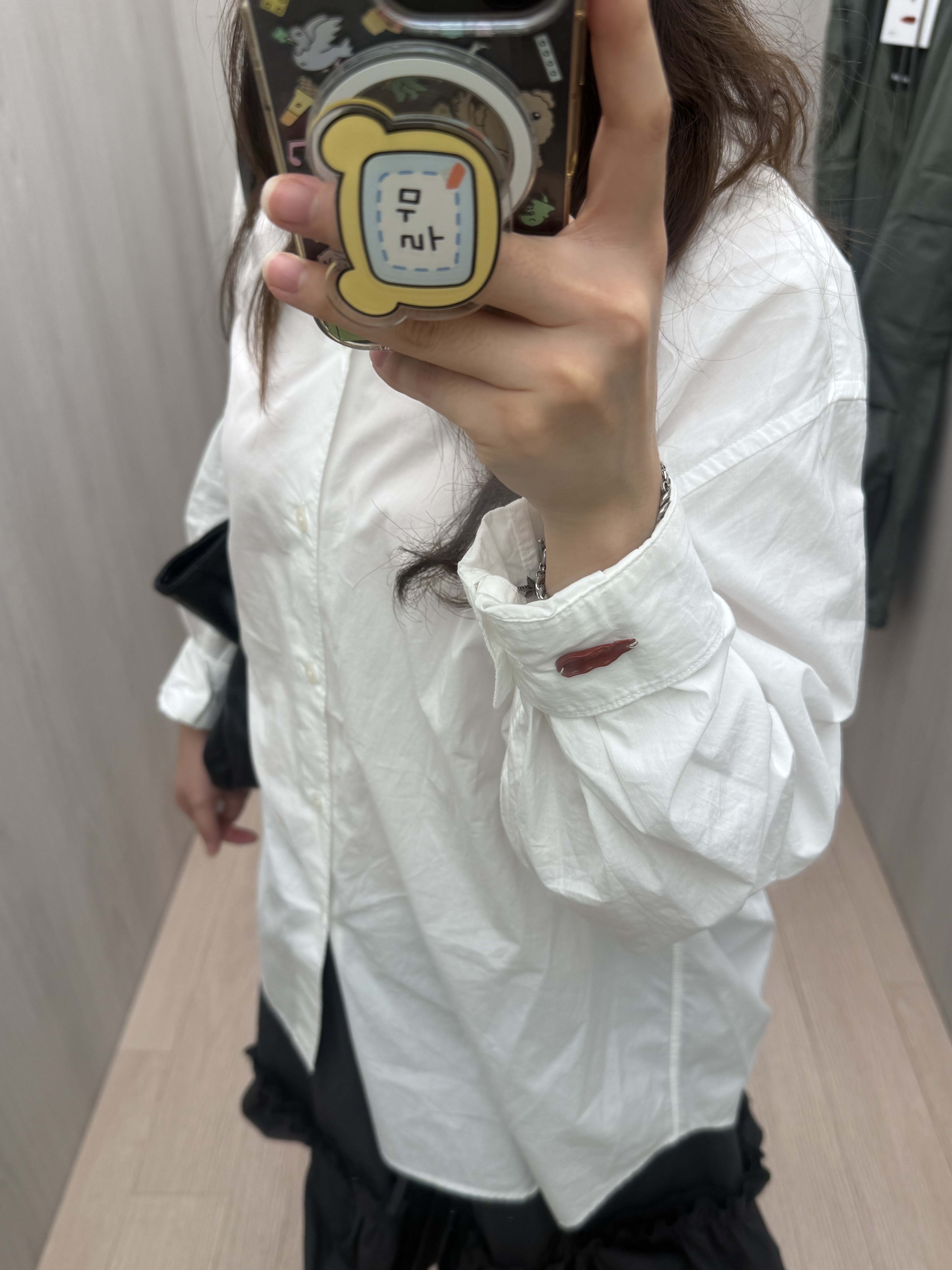 AKRYL Typewriter Shirt White - 26FW, AKRYL Fat Cargo Pants Olive - 26FW 착용 스타일 - 2