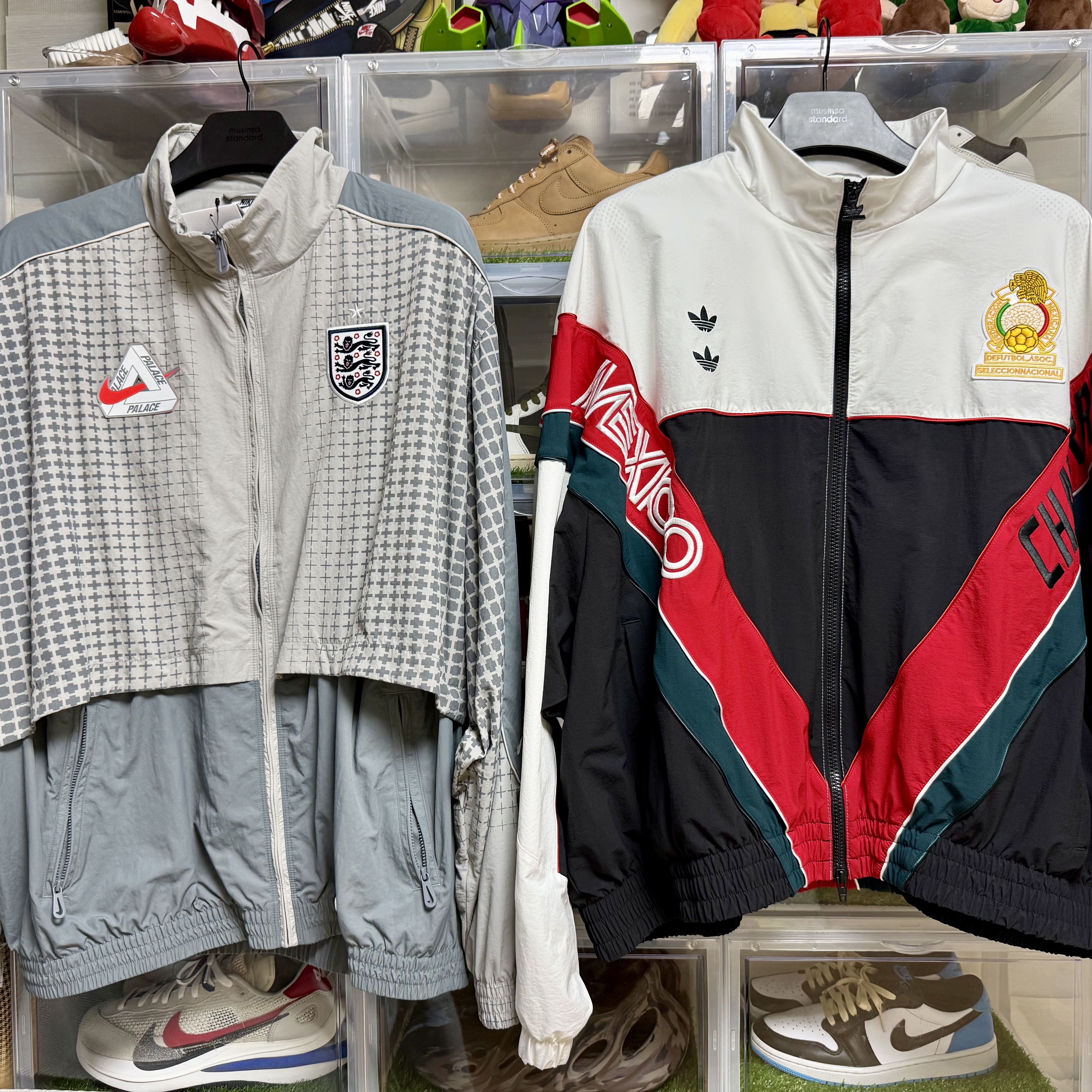 Adidas x Willy Chavarria Woven Track Jacket White Black - KR Sizing, Palace x Nike England Track Jacket Pewter Grey Cool Grey 착용 스타일 - 9