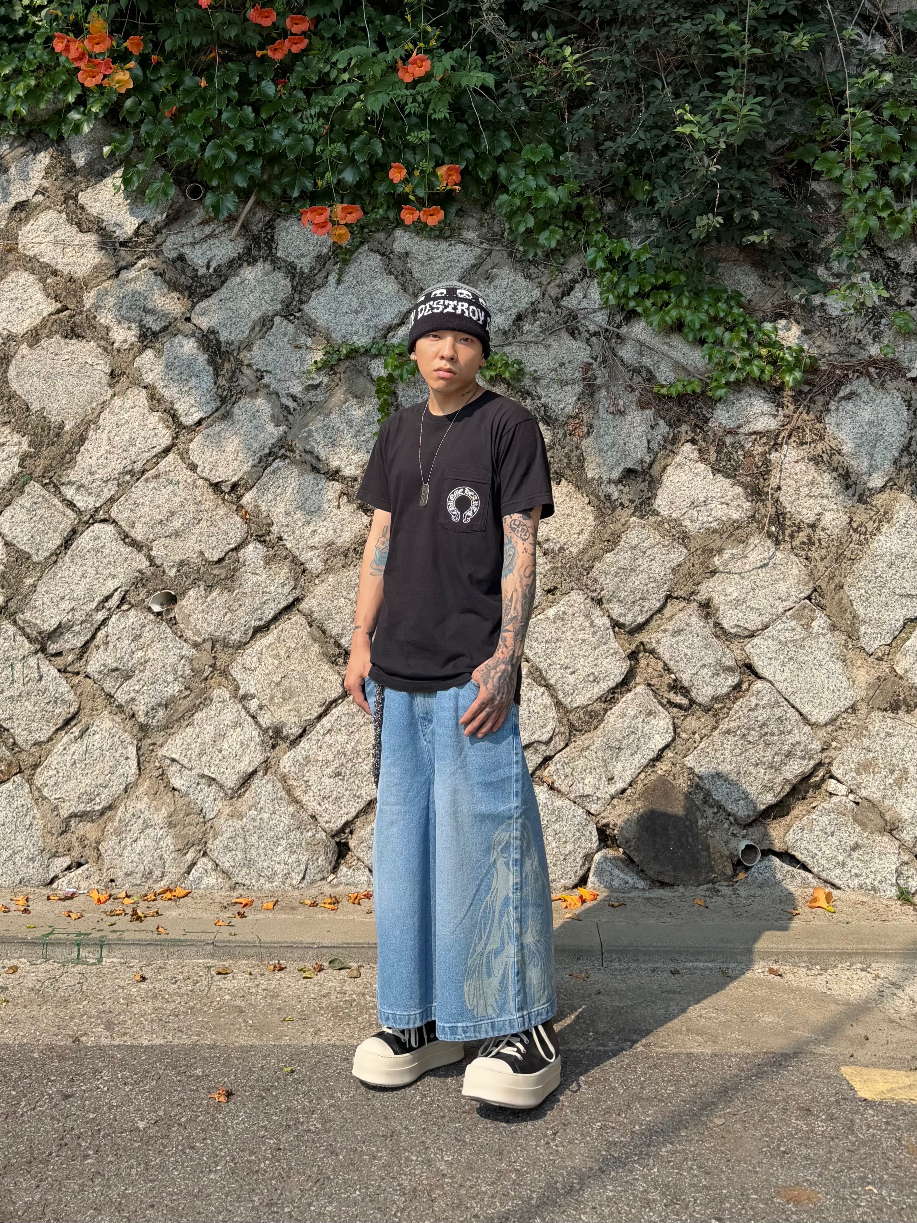 Rick Owens Mega Bumper Sneakers Black Milk 착용 스타일 - 3