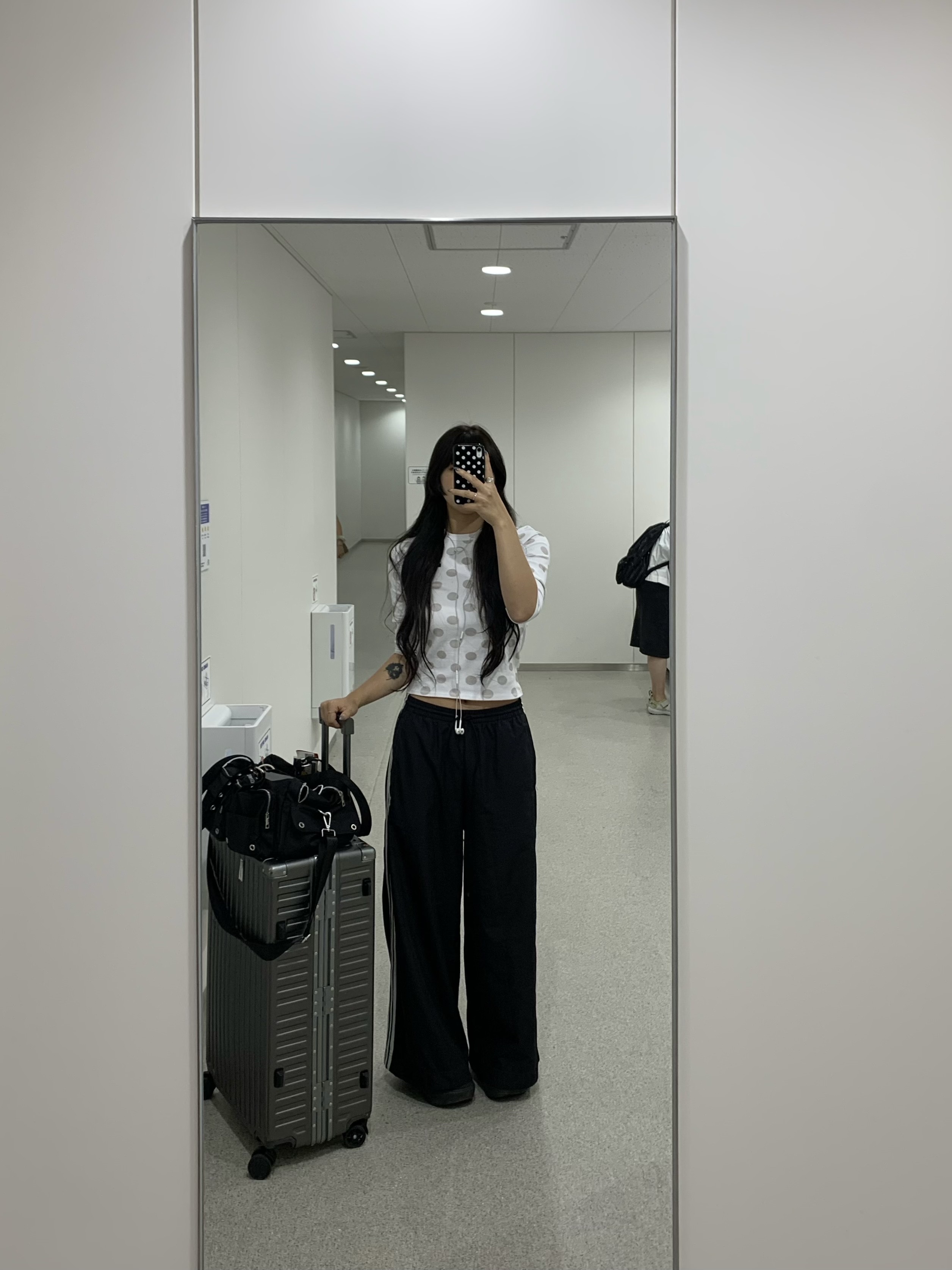 (W) Adidas Adilenium Season 3 Oversized Track Pants Black - KR Sizing 착용 스타일