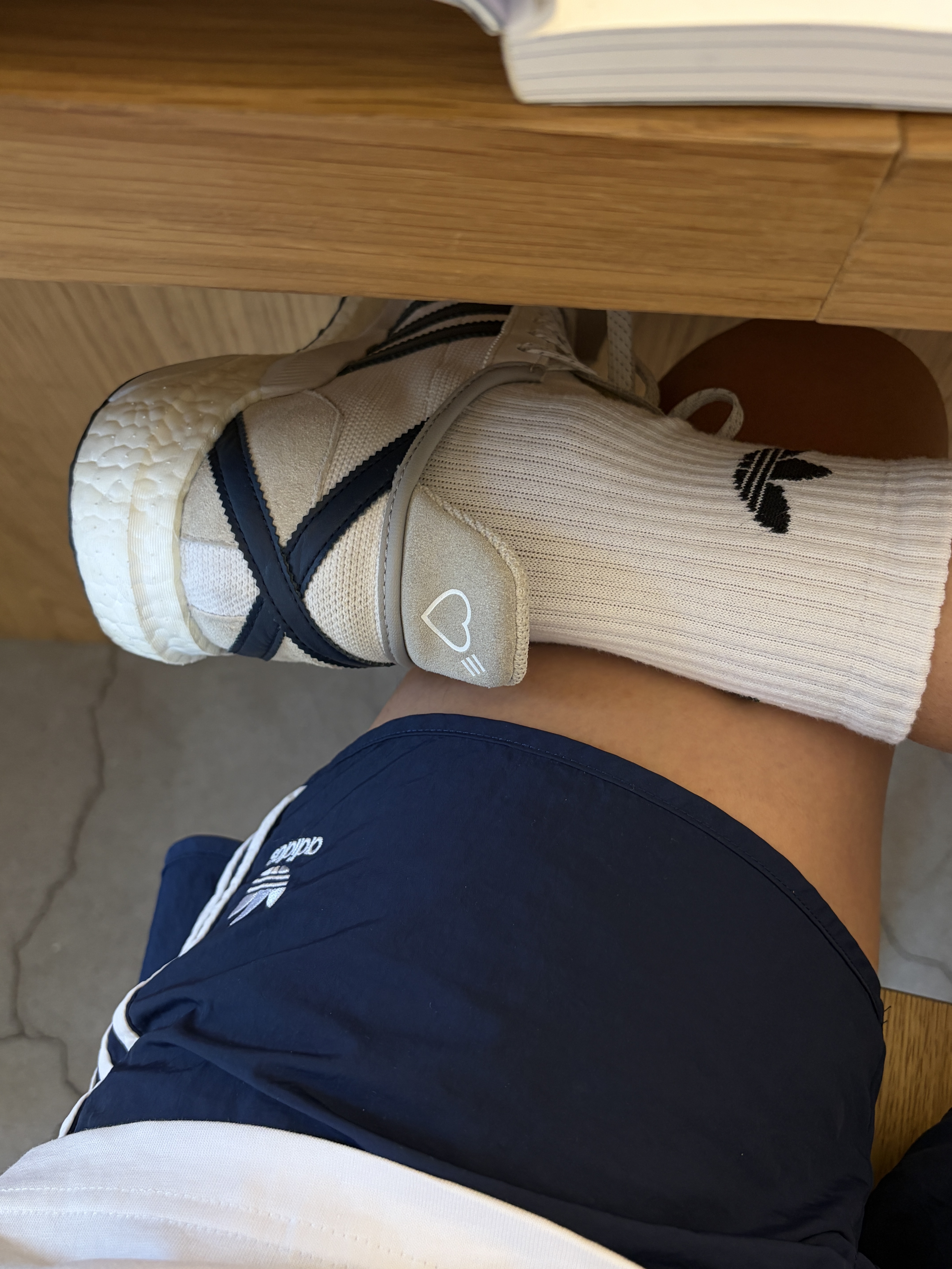 Adidas x Human Made Tokio Solar Hu Green Tint, Adidas Adicolor Classic Sprinter Shorts Night Indigo - KR Sizing 착용 스타일 - 1