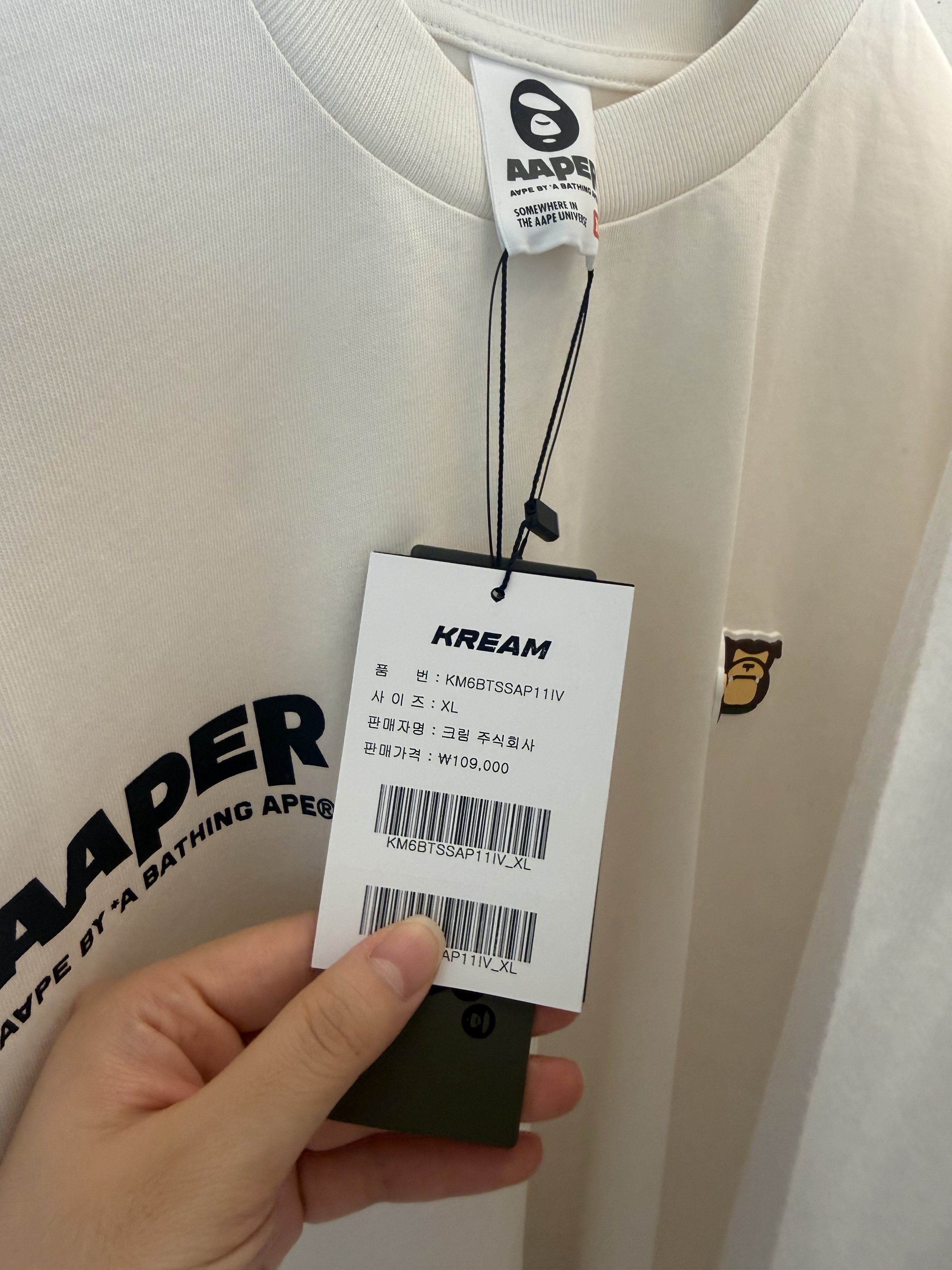 And Wander 120 Ocean Rip Wallet Gray - 26SS, AAPE Basic AAPER Tee Ivory - 26SS 착용 스타일 - 2