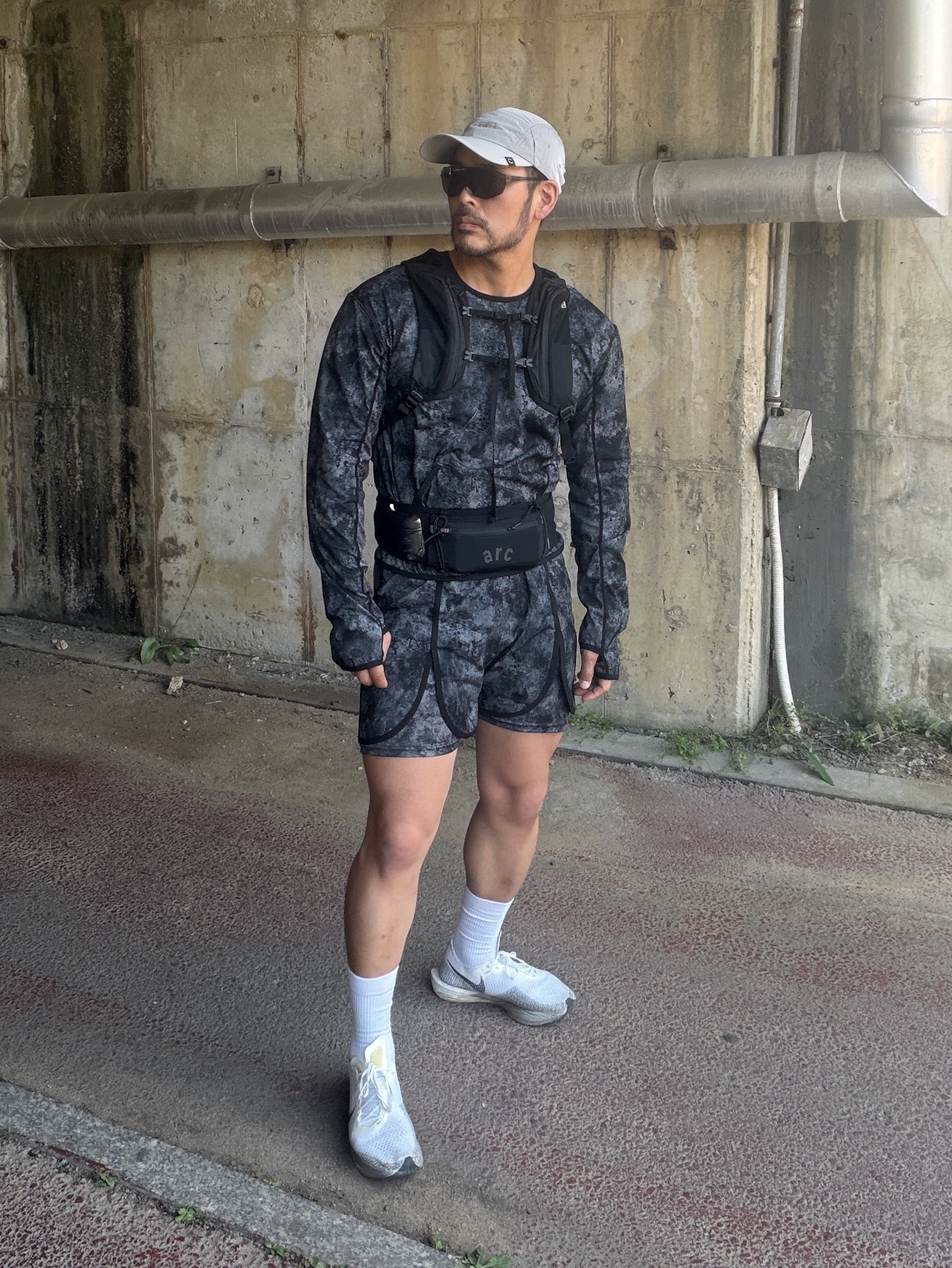 WTD PACER Trans Black Smoke, Nike ZoomX Vaporfly Next% 3 White Grey 착용 스타일 - 3