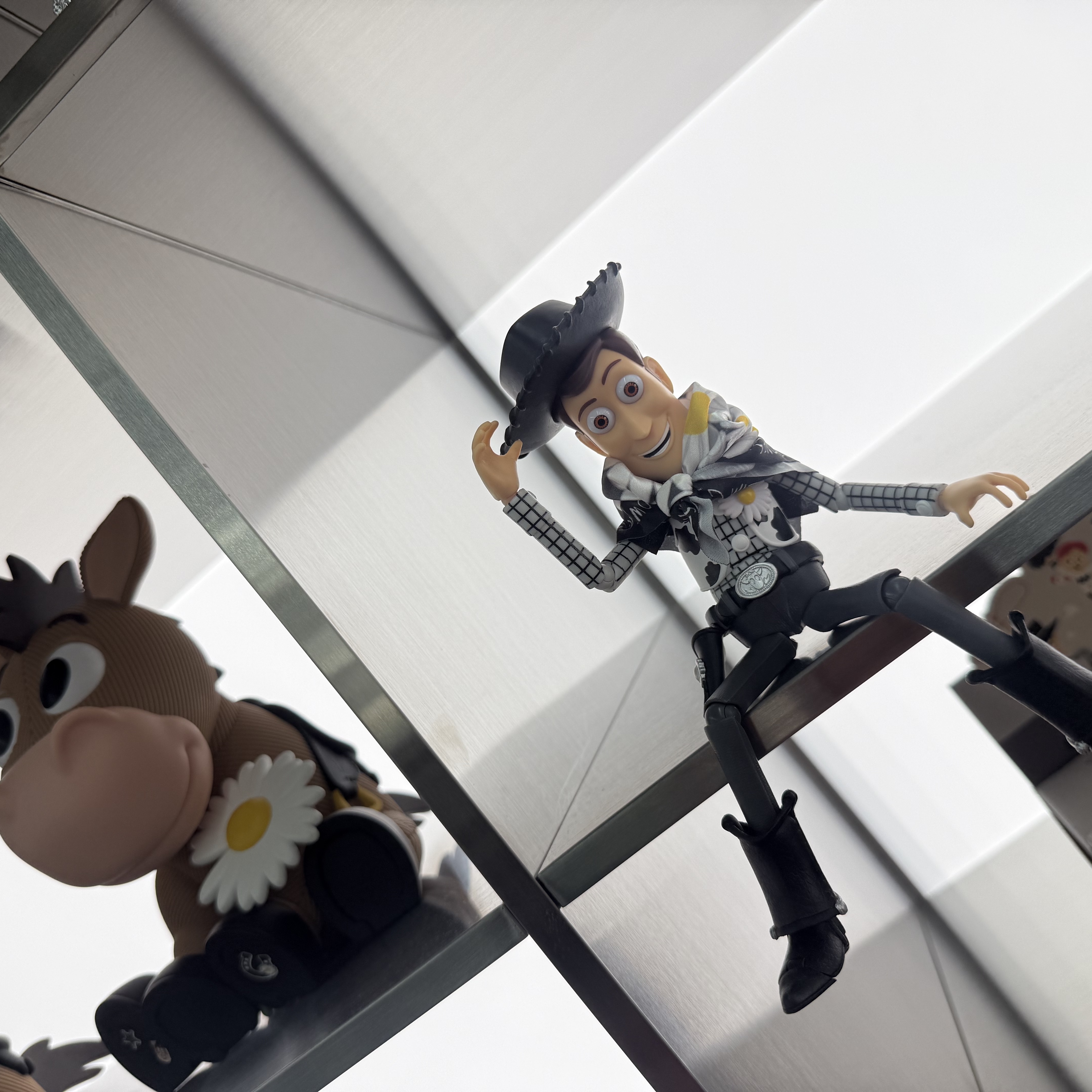 Peaceminusone x Toy Story The First Fan Action Figure Woody, Peaceminusone x Toy Story The First Fan Collectable Toy Bullseye 착용 스타일