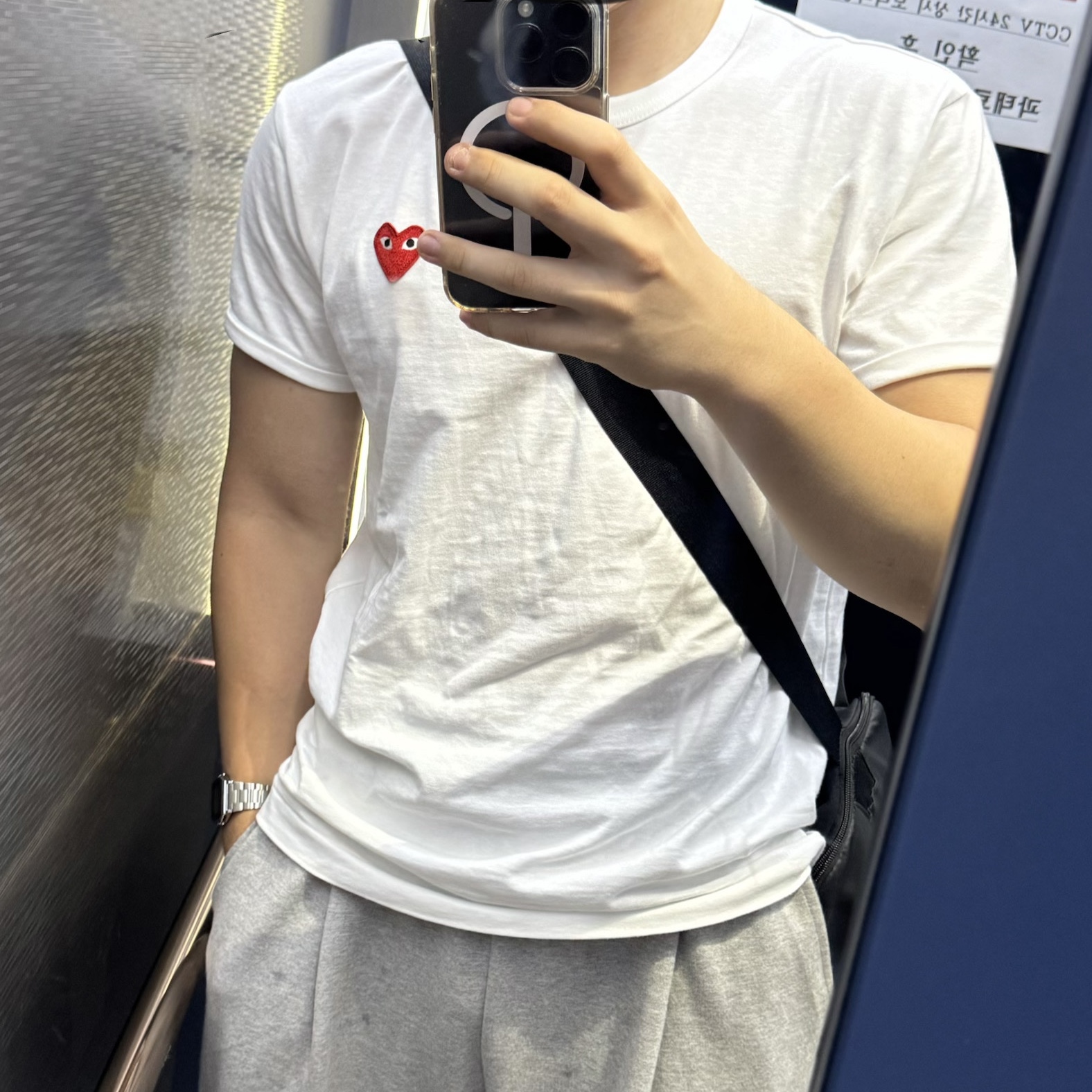 Play Comme des Garcons Red Heart T-Shirt White, Casio A-158WA-1 착용 스타일