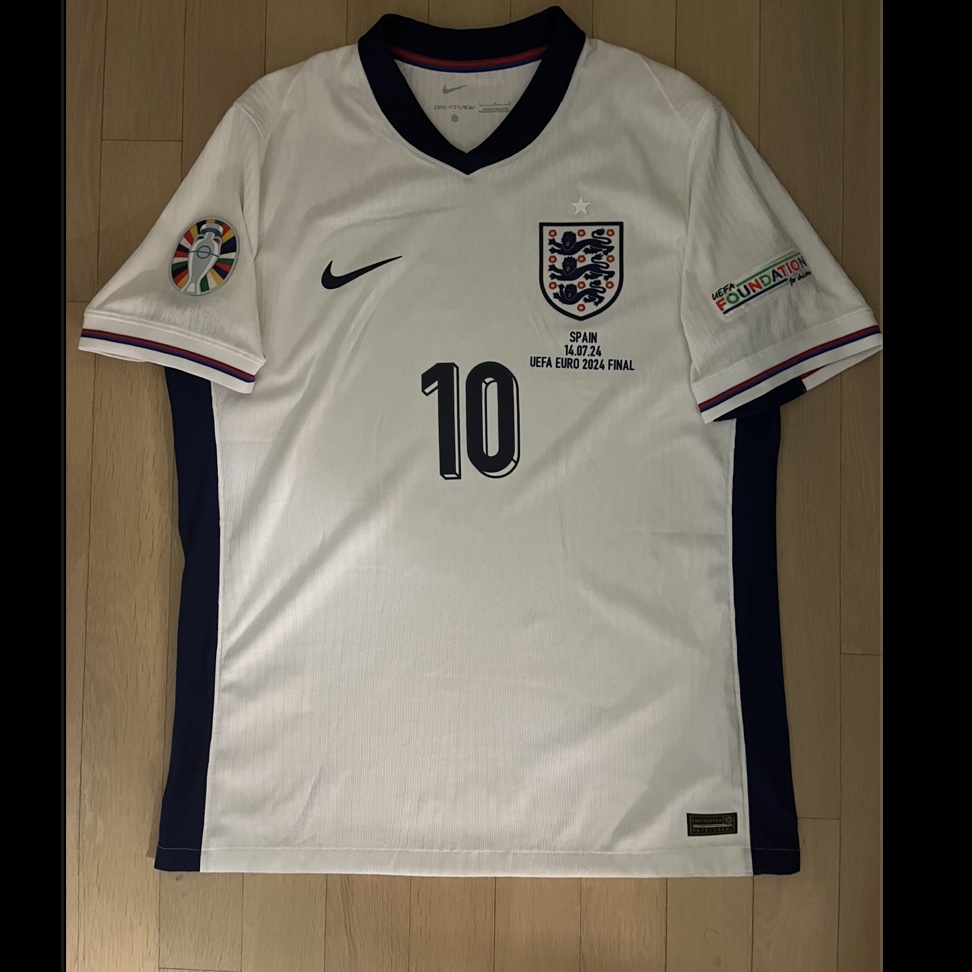 Nike England 2024/25 Dri-Fit ADV Match Home Authentic Jersey White Blue Void (Non Marking Ver.), Nike Korea 2023/24 Dri-Fit Stadium Home Replica Jersey Black Global Red - Asia (Non Marking Ver.) 착용 스타일 - 6