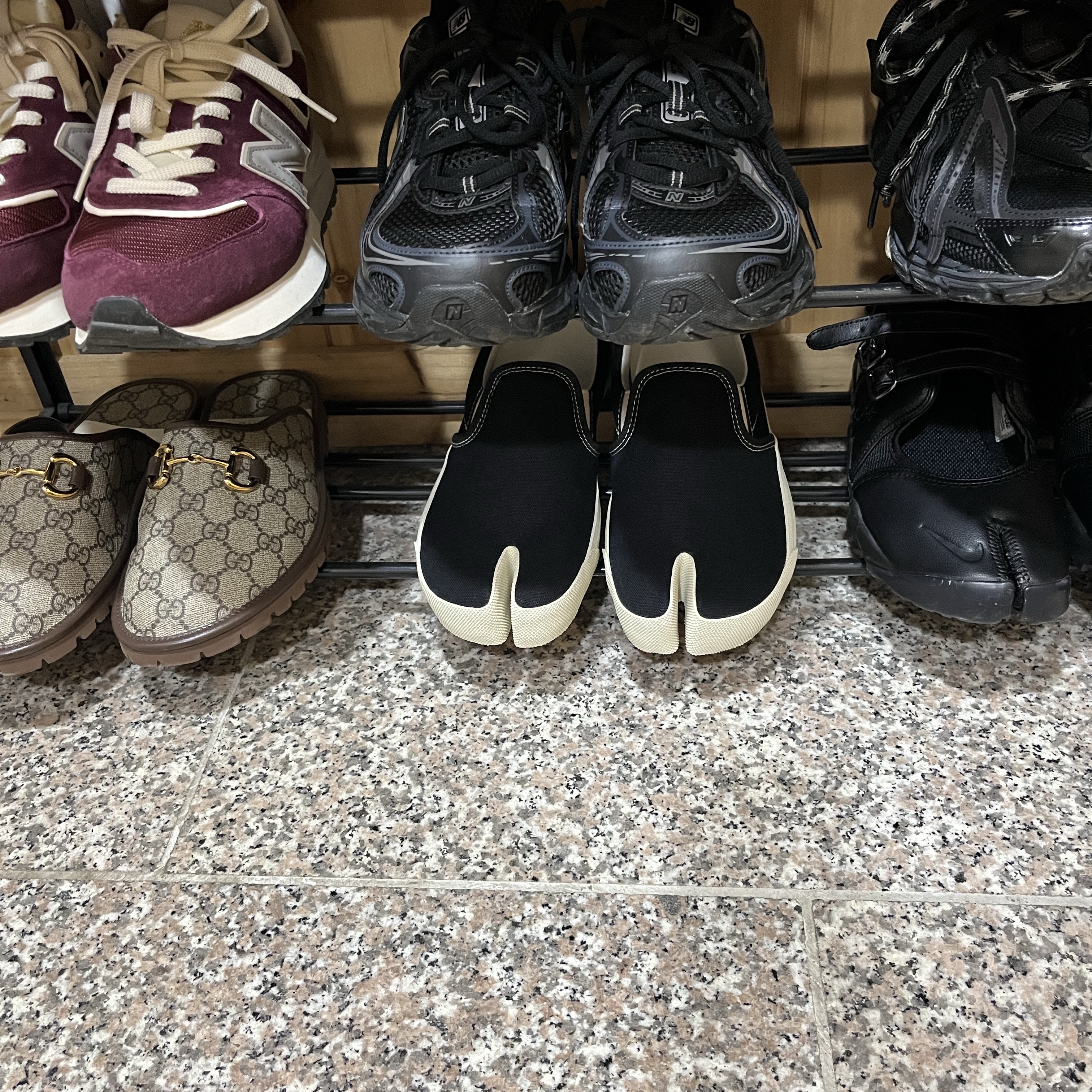 Maison Margiela Tabi Slip-On Black 착용 스타일