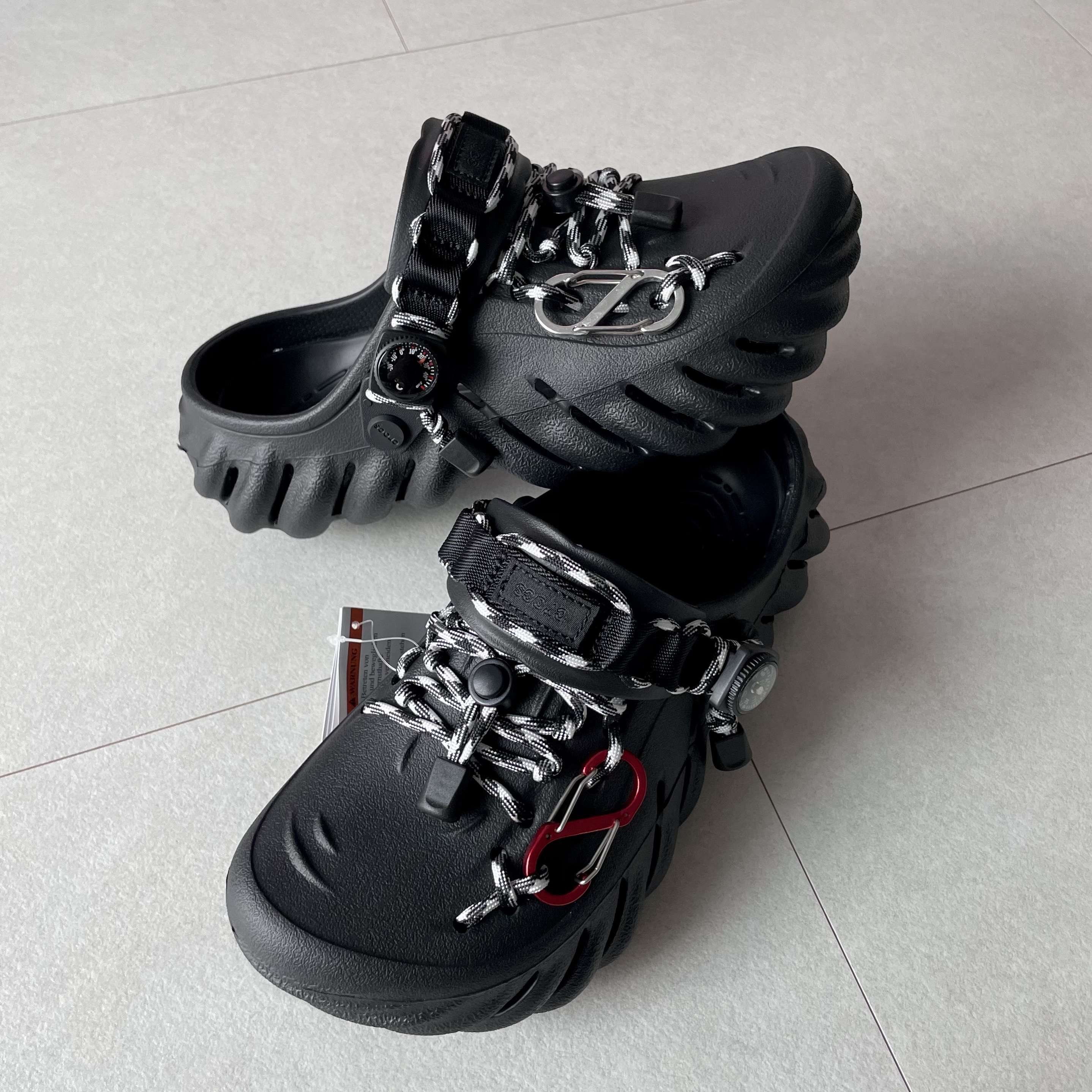 Crocs Echo Clog Black 착용 스타일