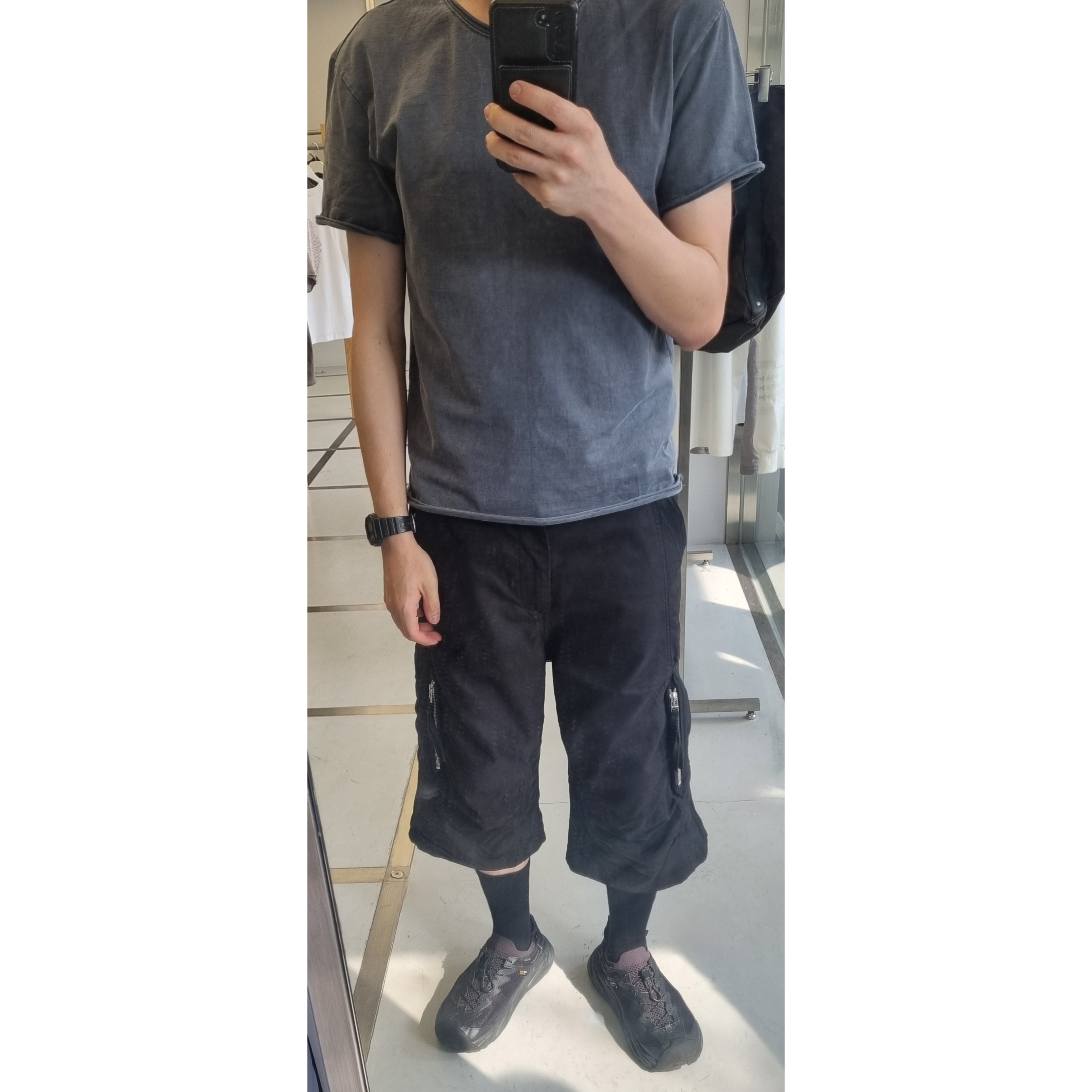 Hoka Hopara 2 Black, Casio G-Shock DW-5600UBB-1DR 착용 스타일 - 1