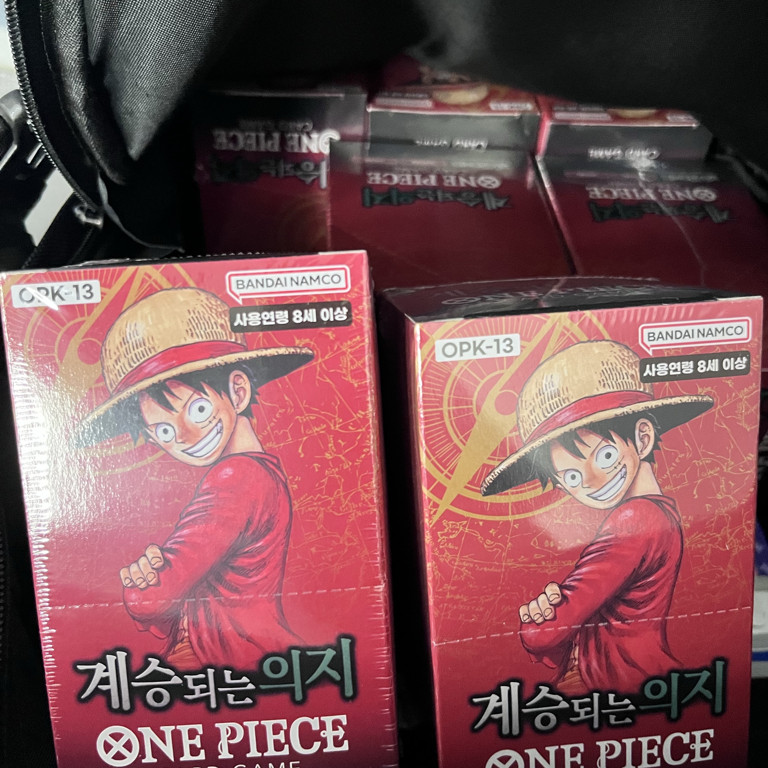 One Piece TCG OP-13 Booster Pack Carrying on His Will Box (Pack of 24/Korean Ver.) 착용 스타일
