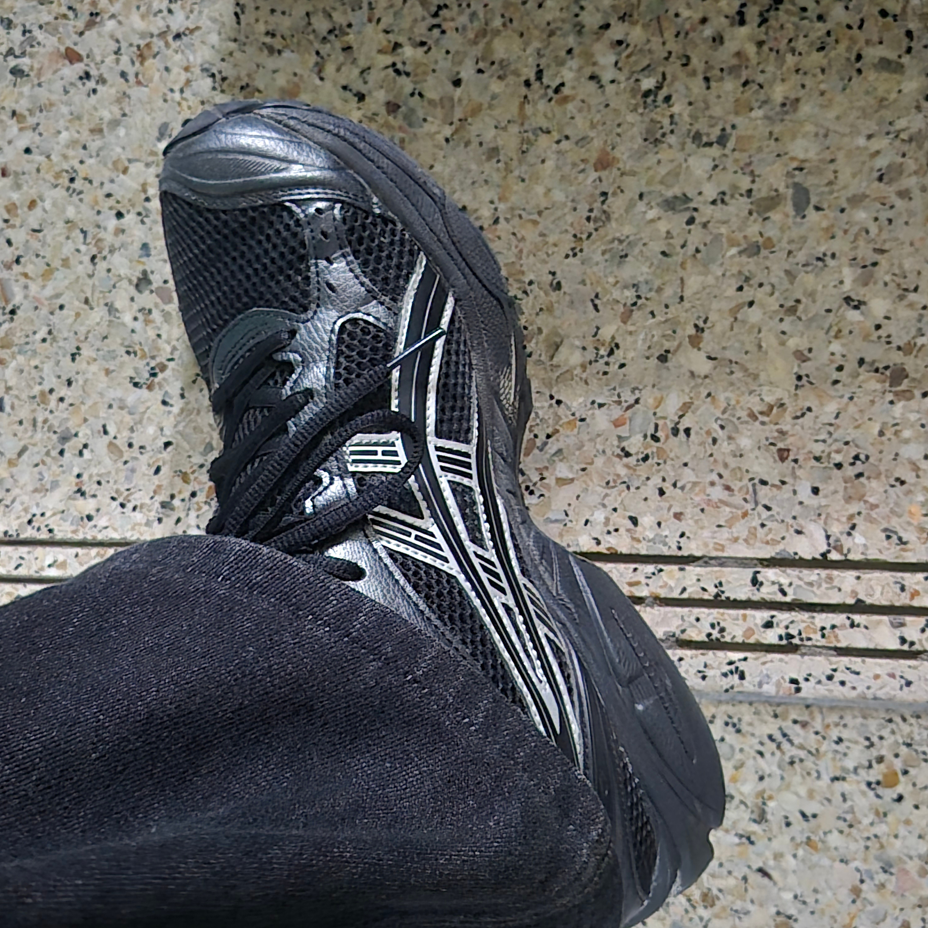 Asics Gel-Kayano 14 Black Pure Silver 착용 스타일