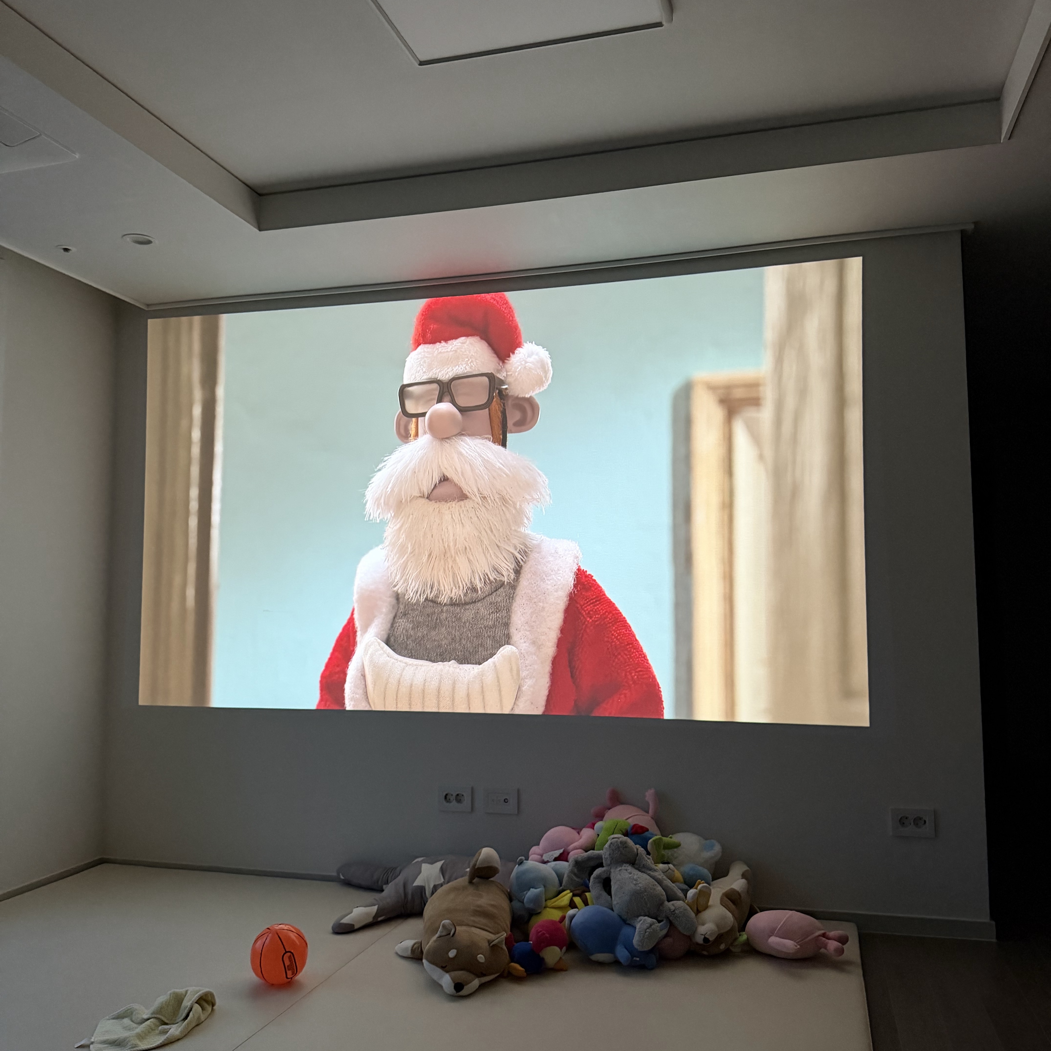 Epson LifeStudio POP Plus EF-62B Mini Projector UHD · 700 ISO Lumens · Triple-Core Engine · BOSE Sound 착용 스타일