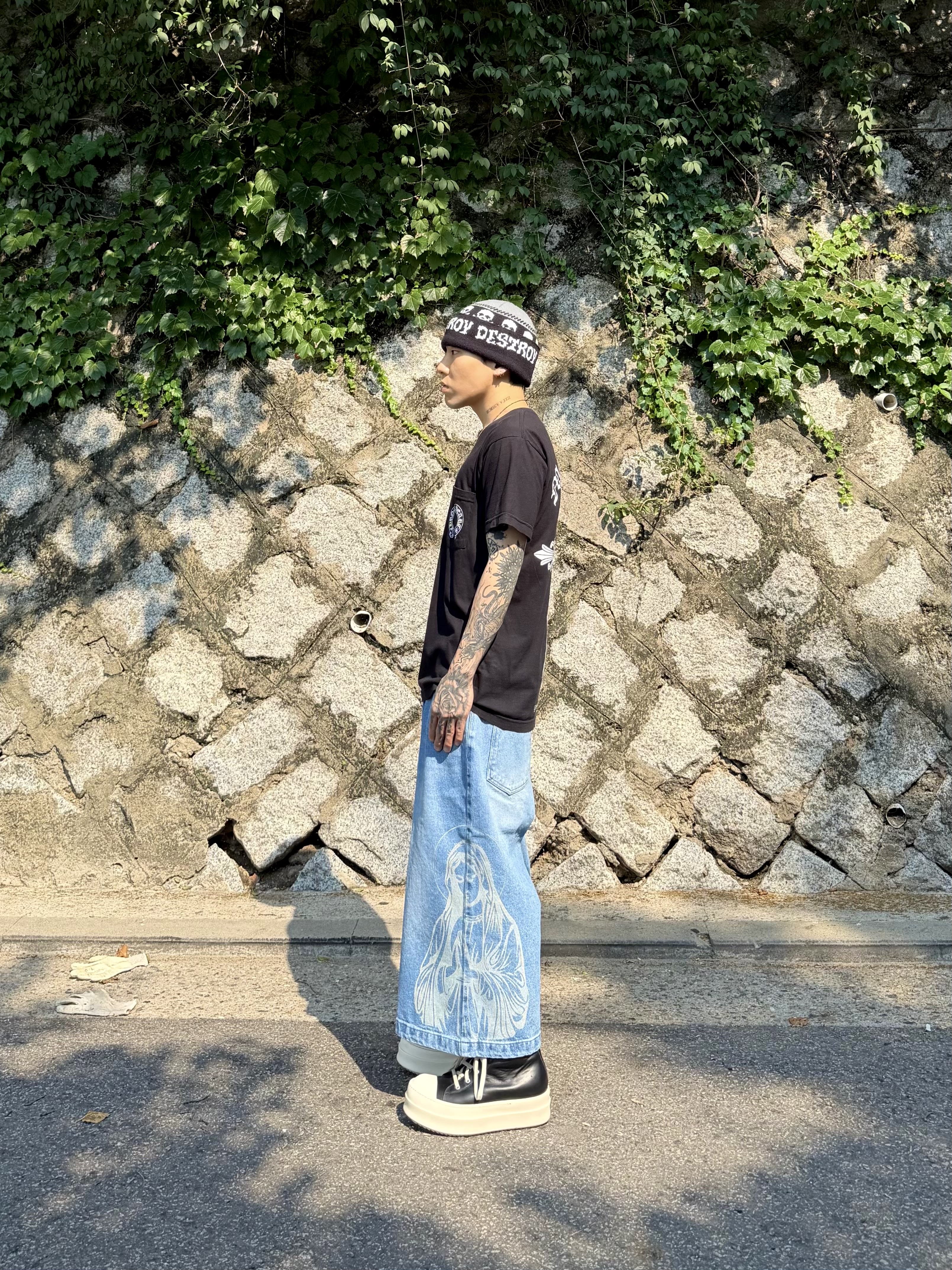Rick Owens Mega Bumper Sneakers Black Milk 착용 스타일 - 2