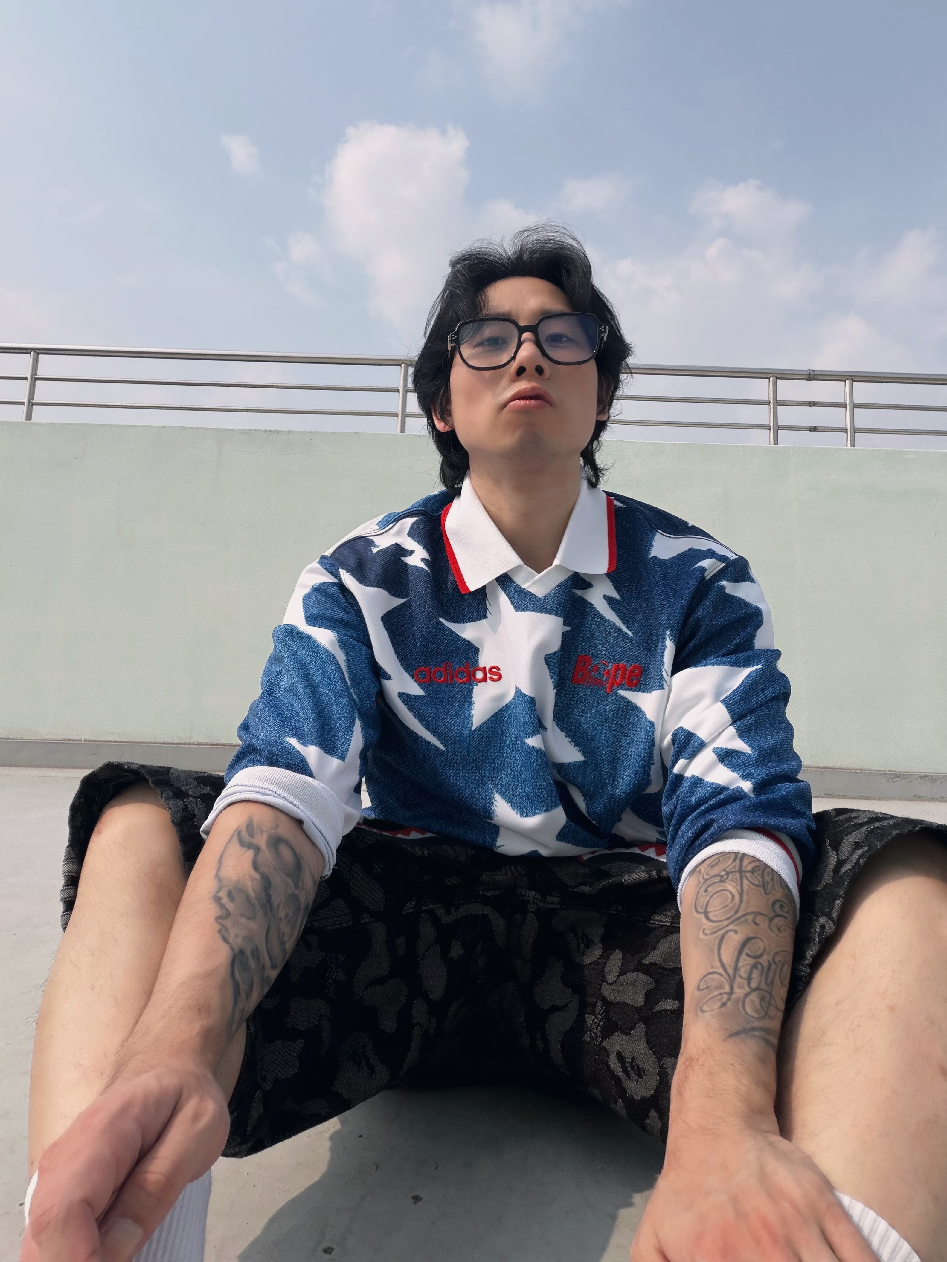 Adidas x BAPE Long Sleeve Standard Jersey Medium Blue Denim - KR Sizing, Adidas x BAPE Shark Denim Shorts Black - KR Sizing 착용 스타일 - 3