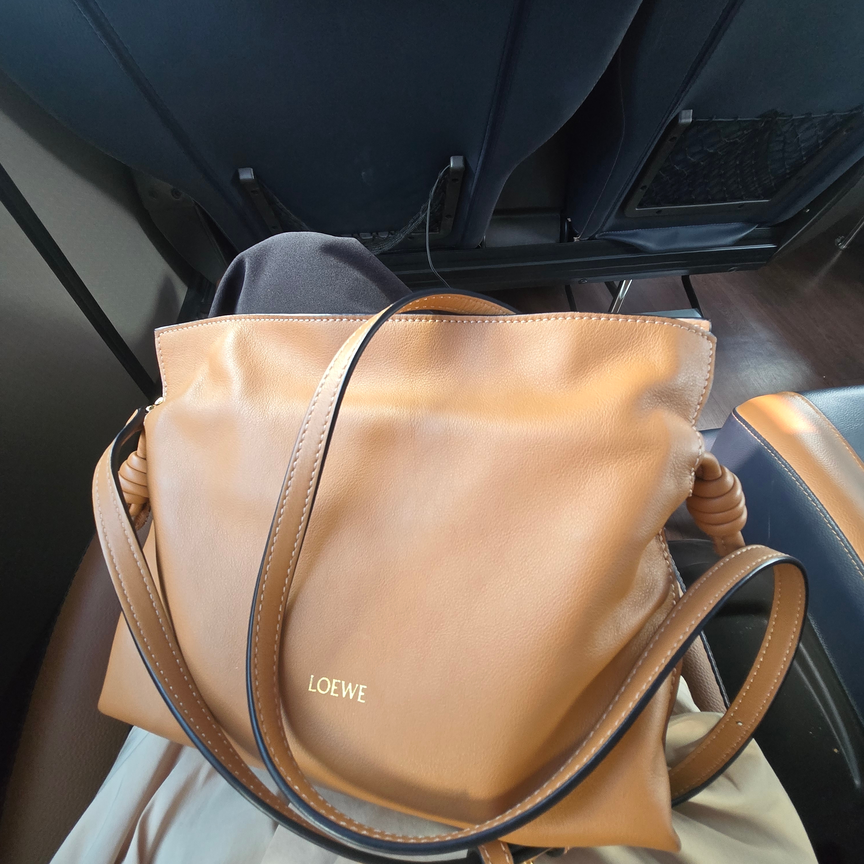Loewe Mini Flamenco Clutch In Nappa Calfskin Warm Desert 착용 스타일