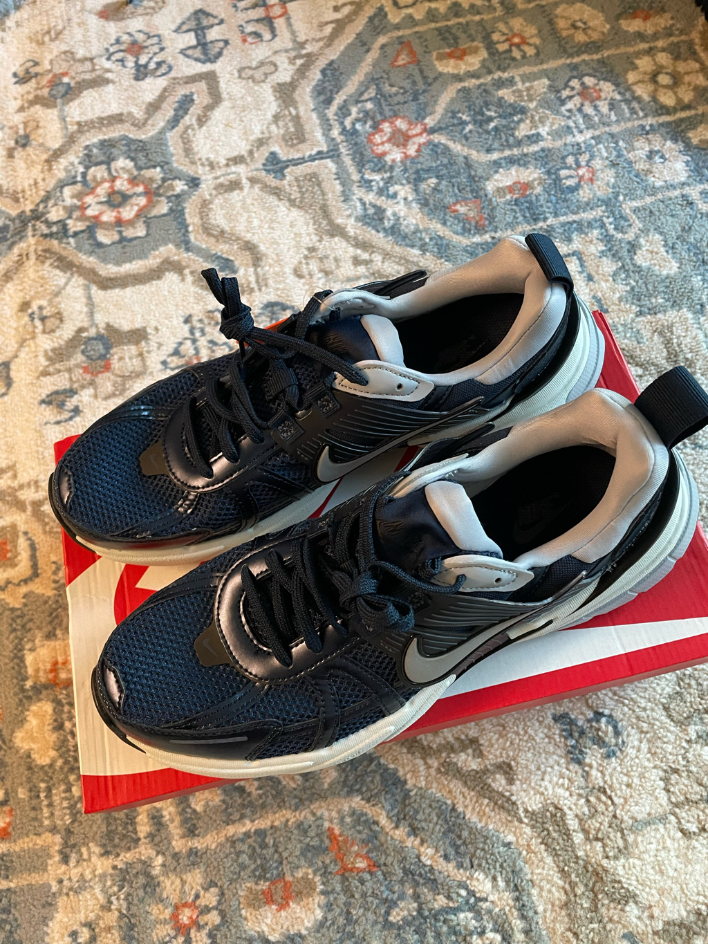 Nike V2K Run Obsidian Thunder Blue 착용 스타일 - 2