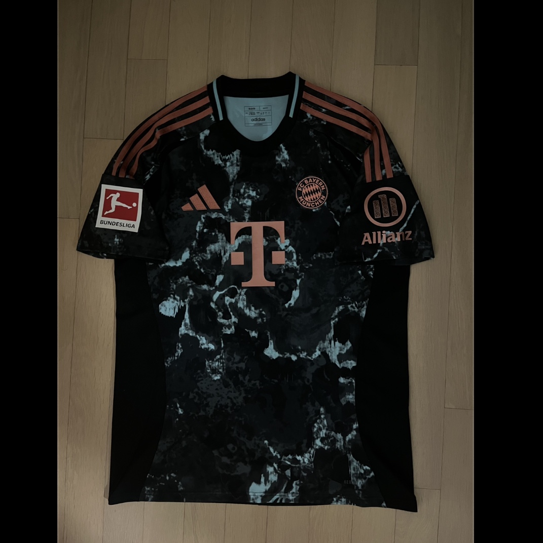 Adidas Bayern Munchen 2024/25 Away Jersey Black - KR Sizing (Non Marking Ver.) 착용 스타일 - 2