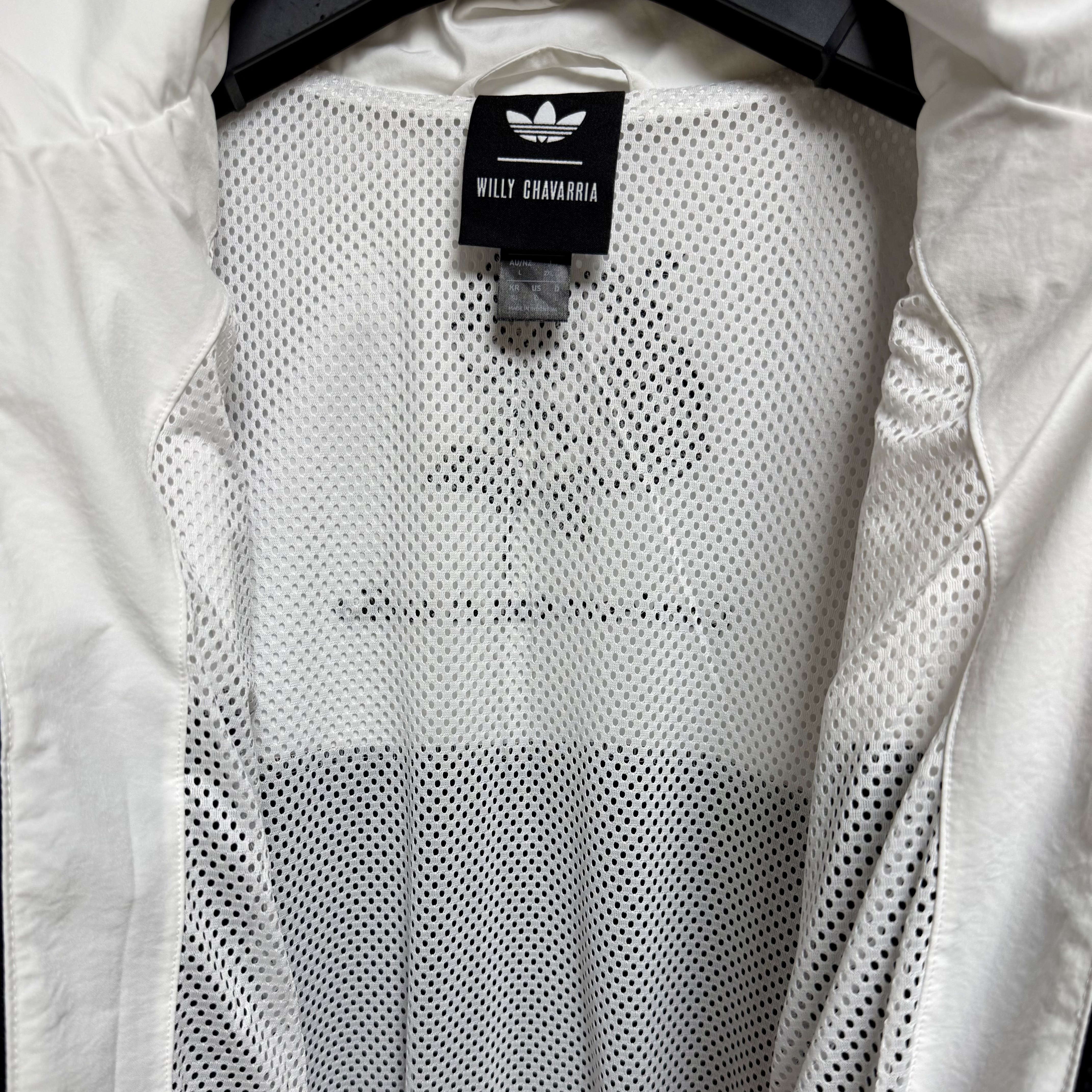 Adidas x Willy Chavarria Woven Track Jacket White Black - KR Sizing, Palace x Nike England Track Jacket Pewter Grey Cool Grey 착용 스타일 - 8