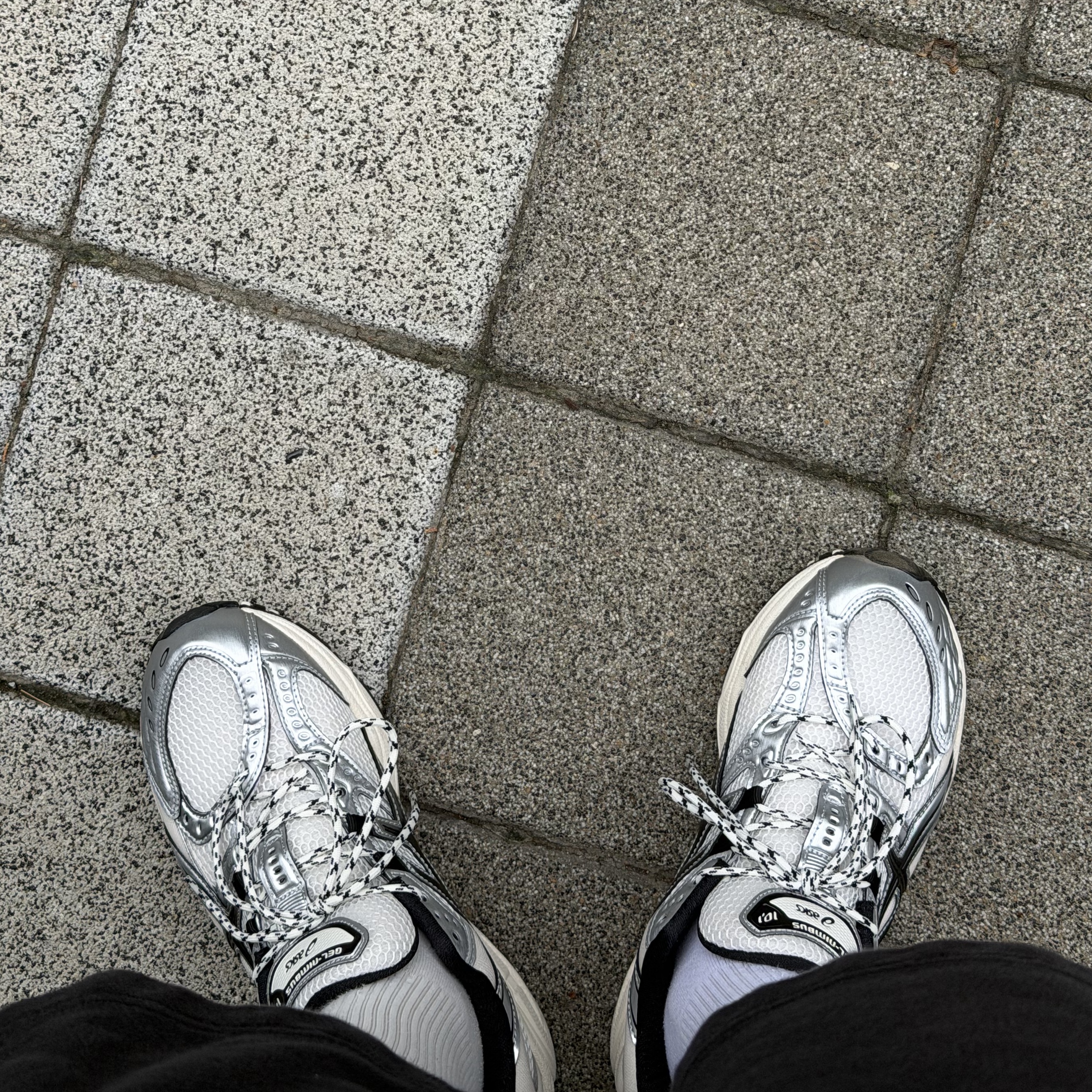 Asics Gel-Nimbus 10.1 Cream Black 착용 스타일