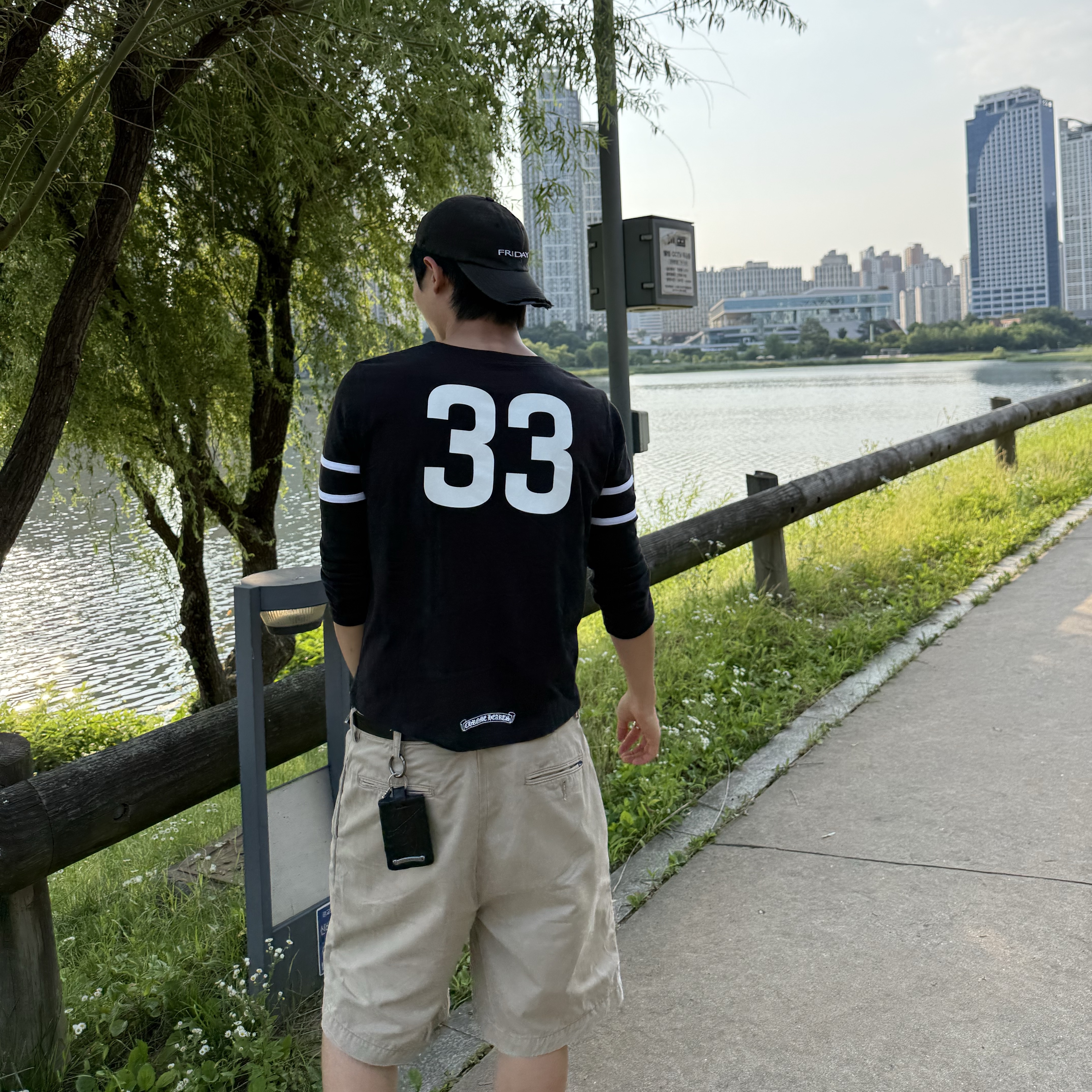 Chrome Hearts 33 Horseshoe Logo Long Sleeve T-Shirt Black 착용 스타일 - 3
