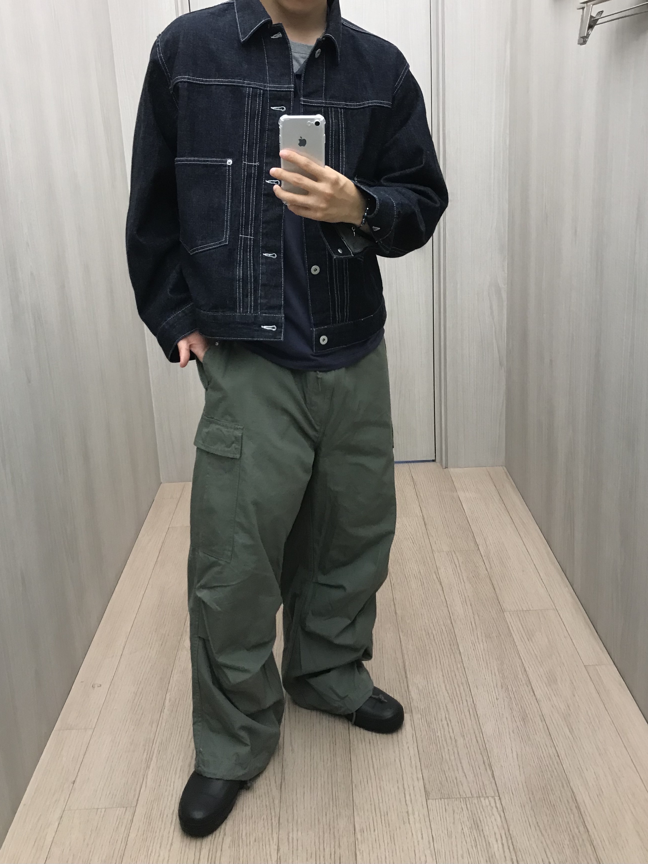 AKRYL Denim Boxy Jacket One Wash - 26FW, AKRYL Fat Cargo Pants Olive - 26FW 착용 스타일 - 1