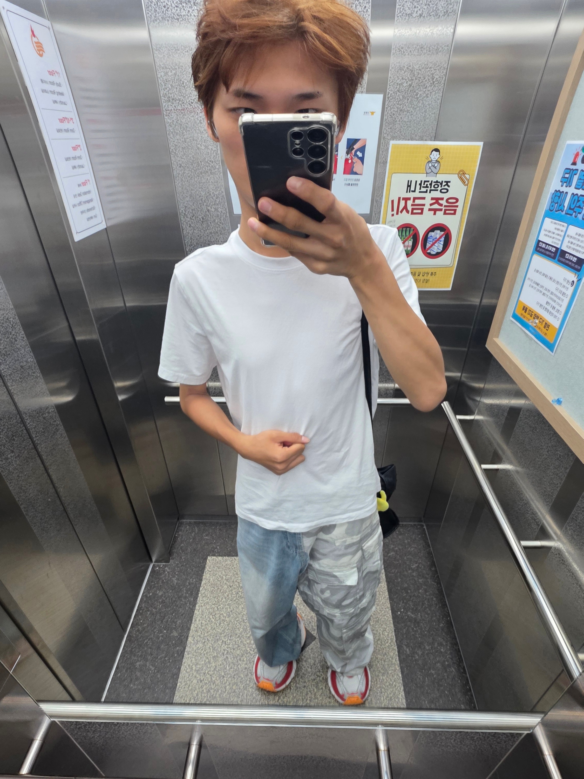 Balenciaga 3XL Sneakers Light Beige, Balenciaga Cut-Up Baggy Pants Black 착용 스타일 - 8