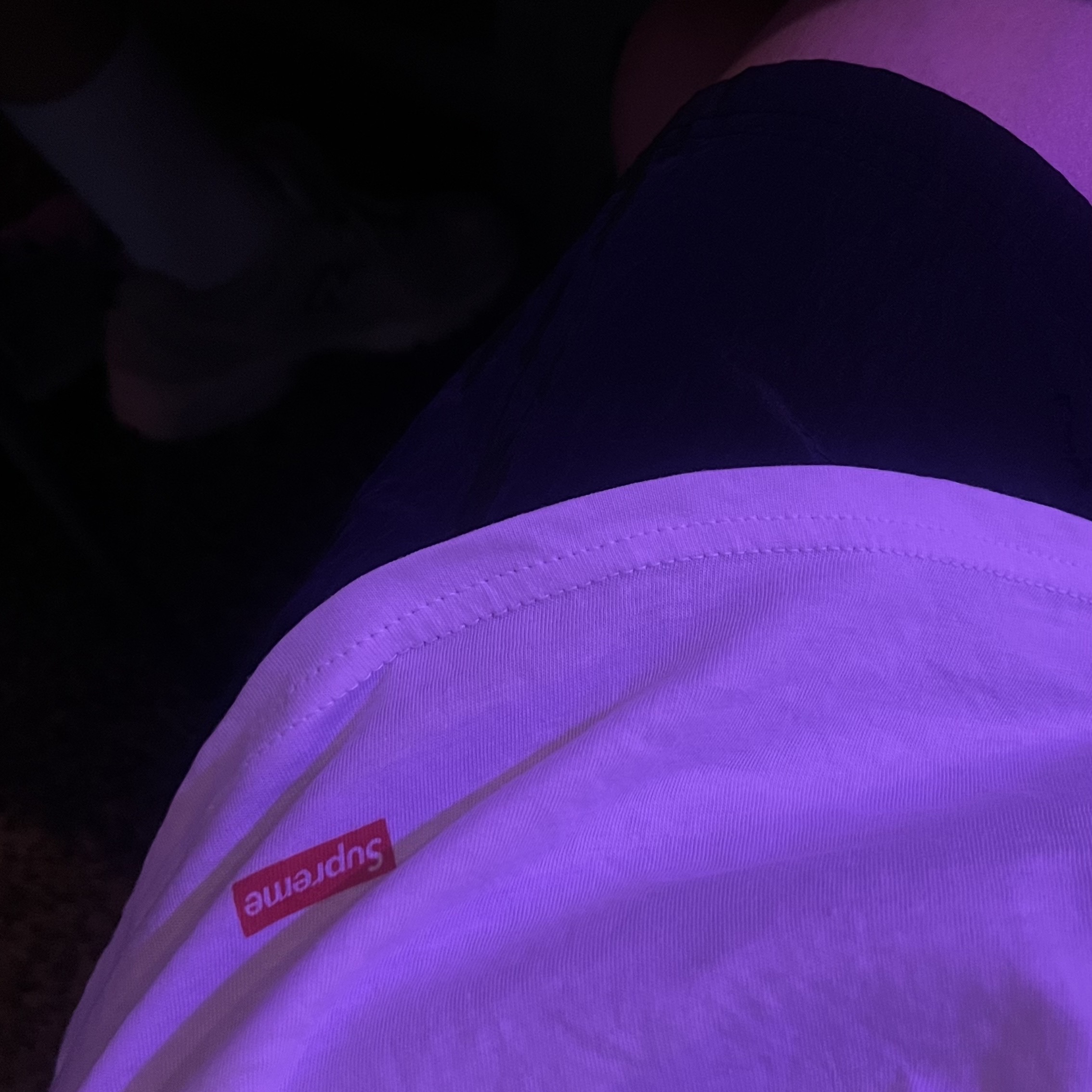 Supreme Hanes Tagless T-Shirt White (3 Pack) 착용 스타일 - 1