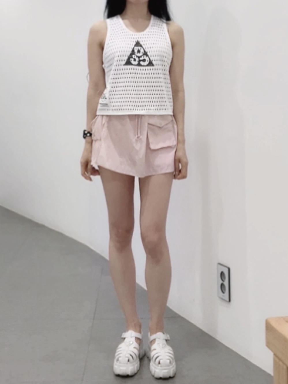 (W) Nike ACG Radical Airflow Dri-Fit Running Tank Top White Anthracite - US/EU 착용 스타일 - 2