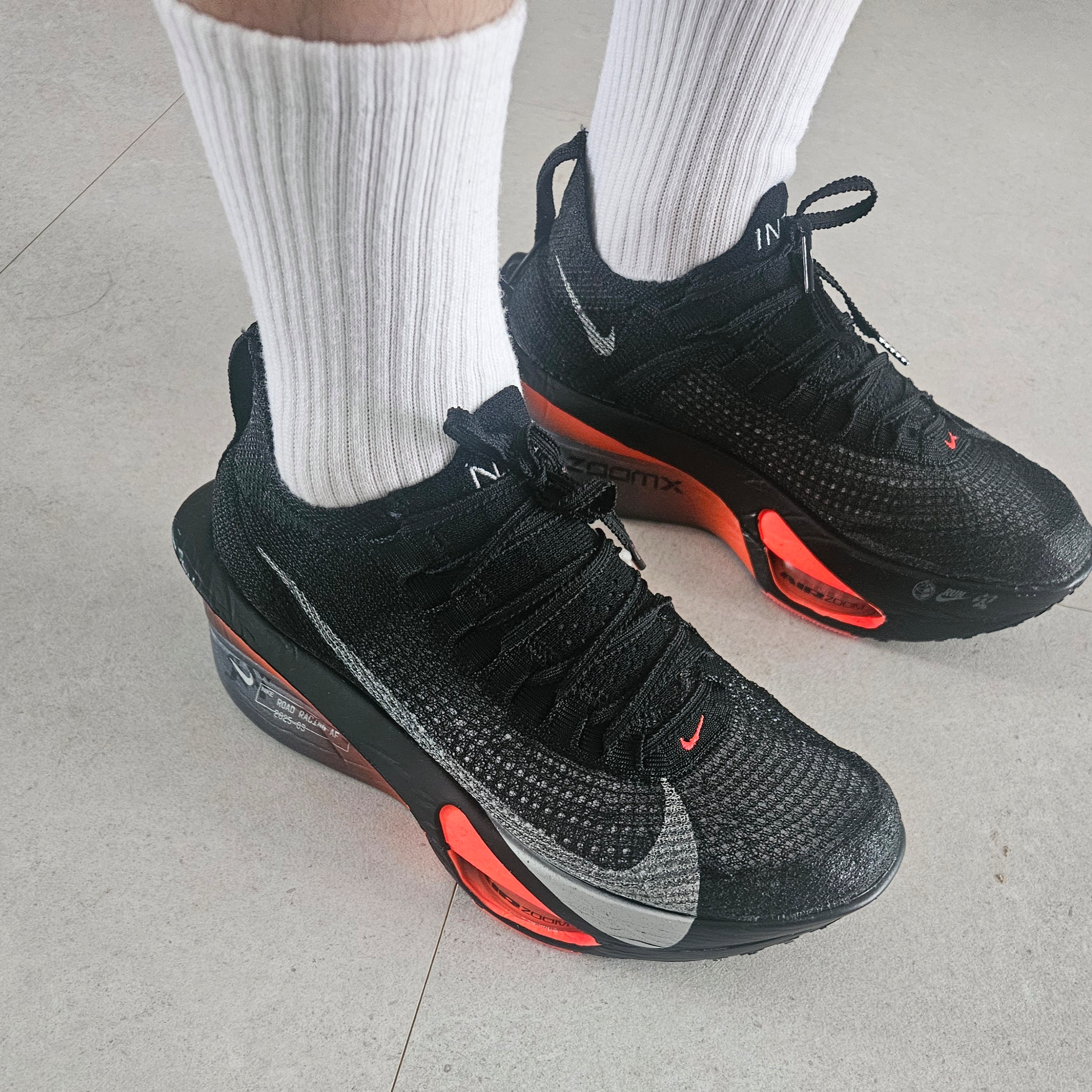 Nike Air Zoom Alphafly Next% 3 Black Bright Crimson 착용 스타일