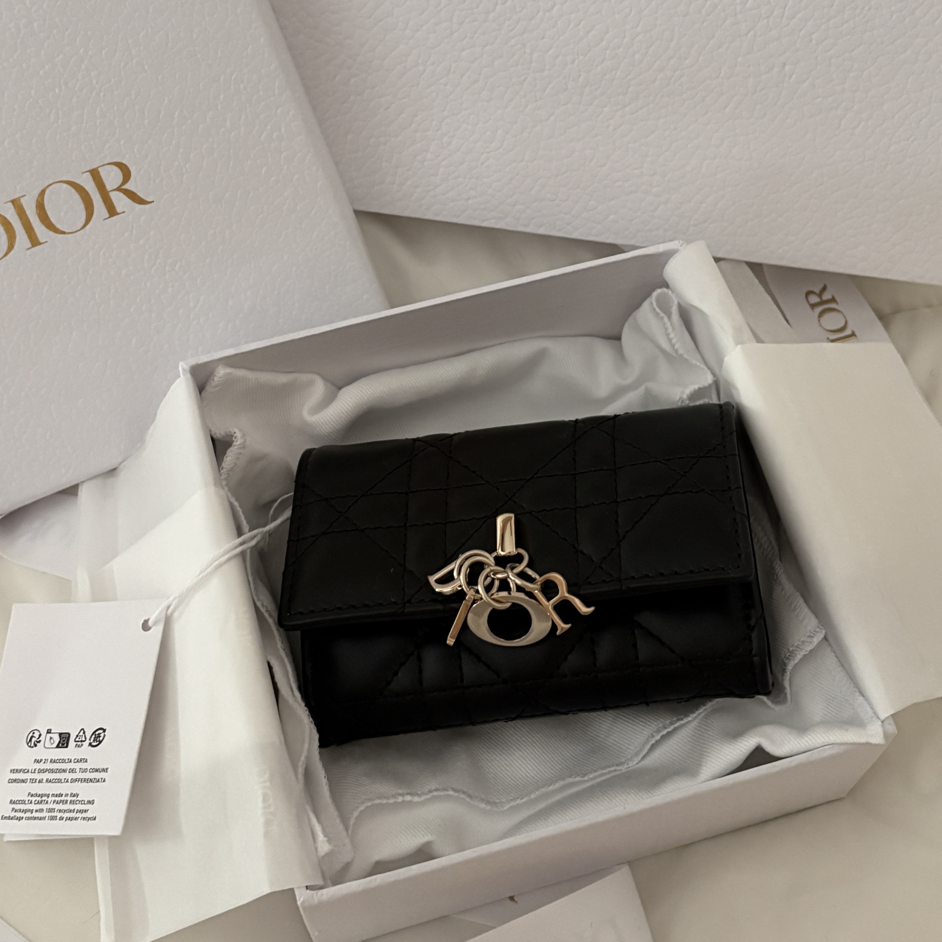 Dior Miss Dior Glycine Wallet Cannage Lambskin Black 착용 스타일