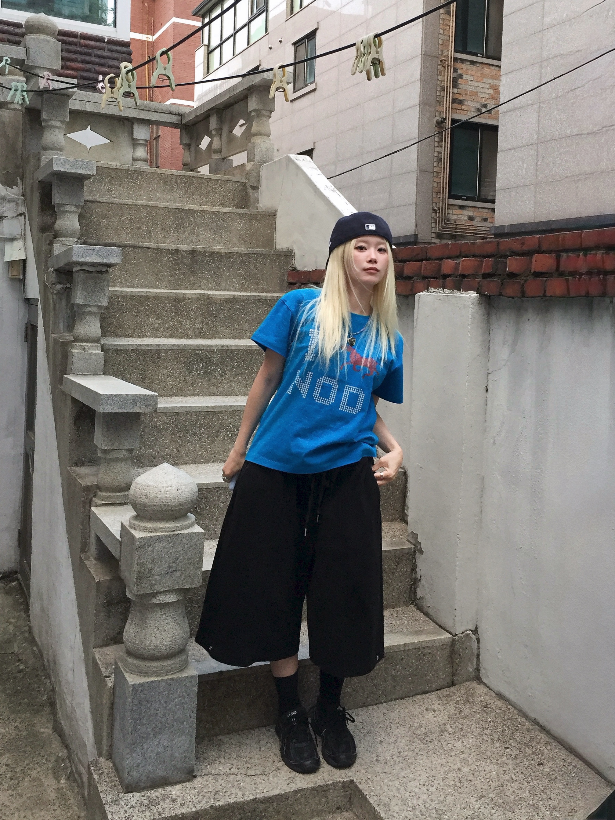 NODI System Error Horse Crop Tee Sapphire Blue, New Era 59Fifty MLB Authentic New York Yankees Game Navy 착용 스타일 - 1