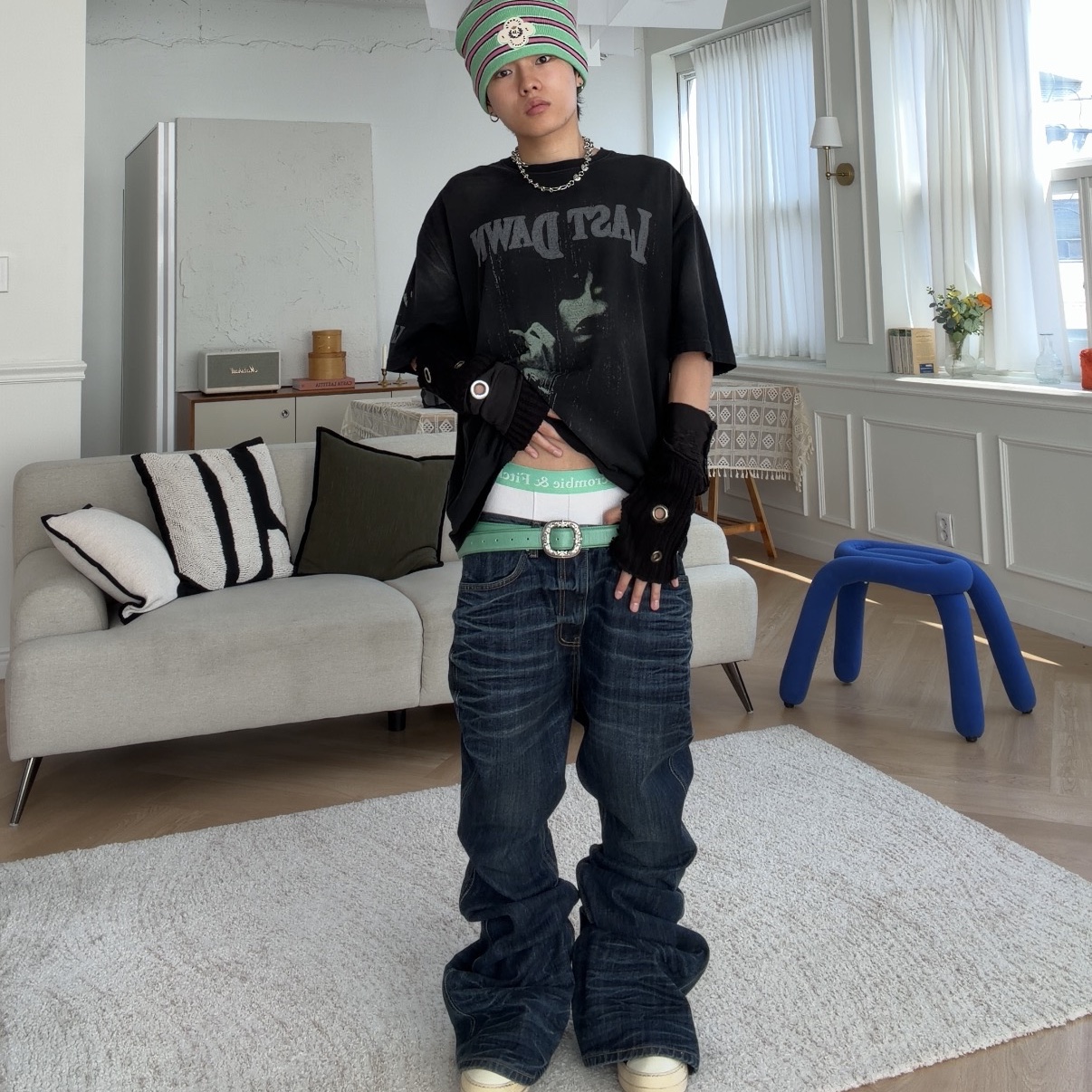 Undermycar POC Last Dawn Vintage Washed T-Shirts Black, Undermycar Mu.114 Original Logo Washed Slim Flare Jeans Washed Blue 착용 스타일