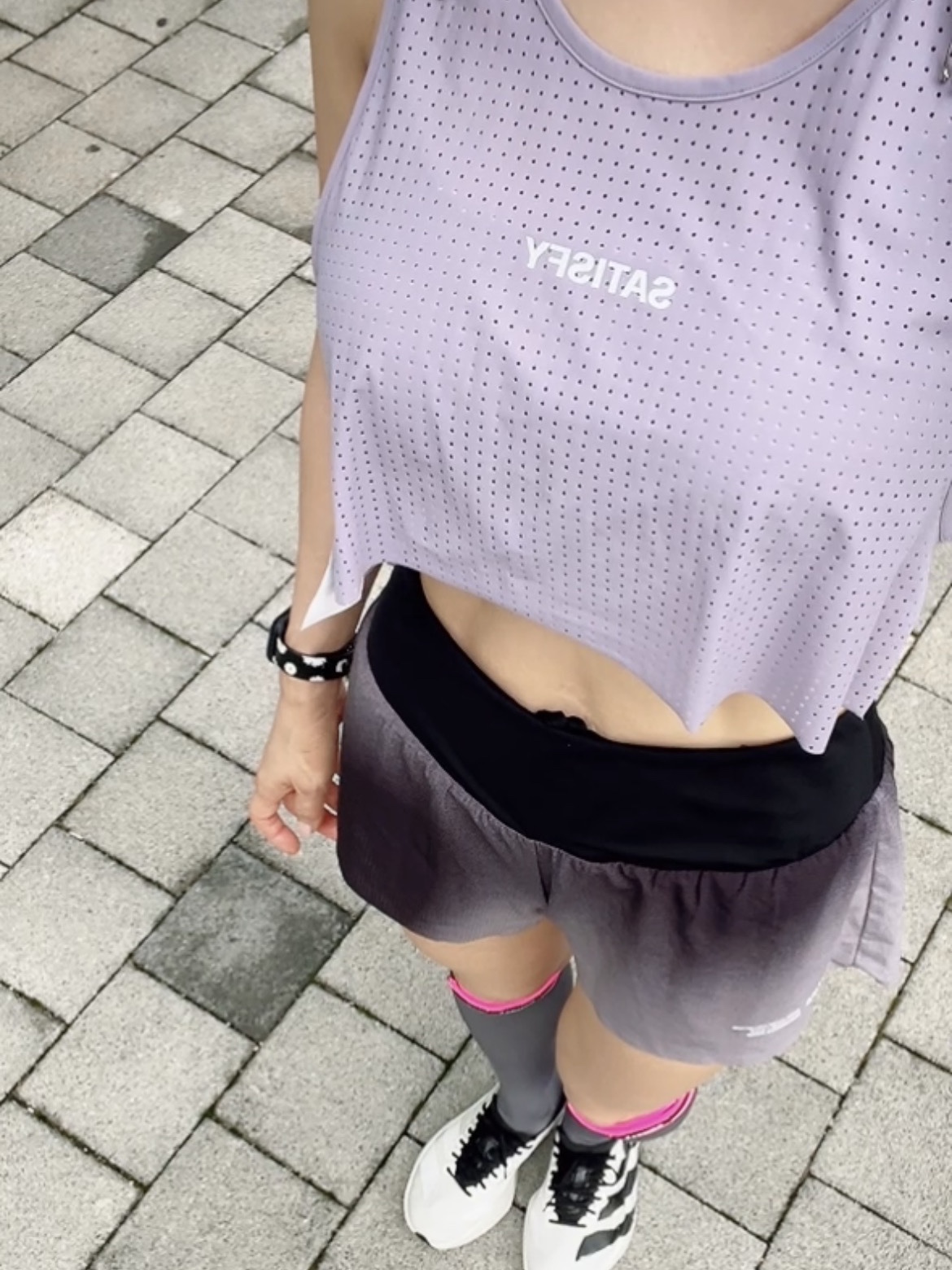 Atlas COLLECTIF Aeria Ultra WMNS Race Shorts BK, Satisfy Space‑O Singlet Dusk 착용 스타일 - 1