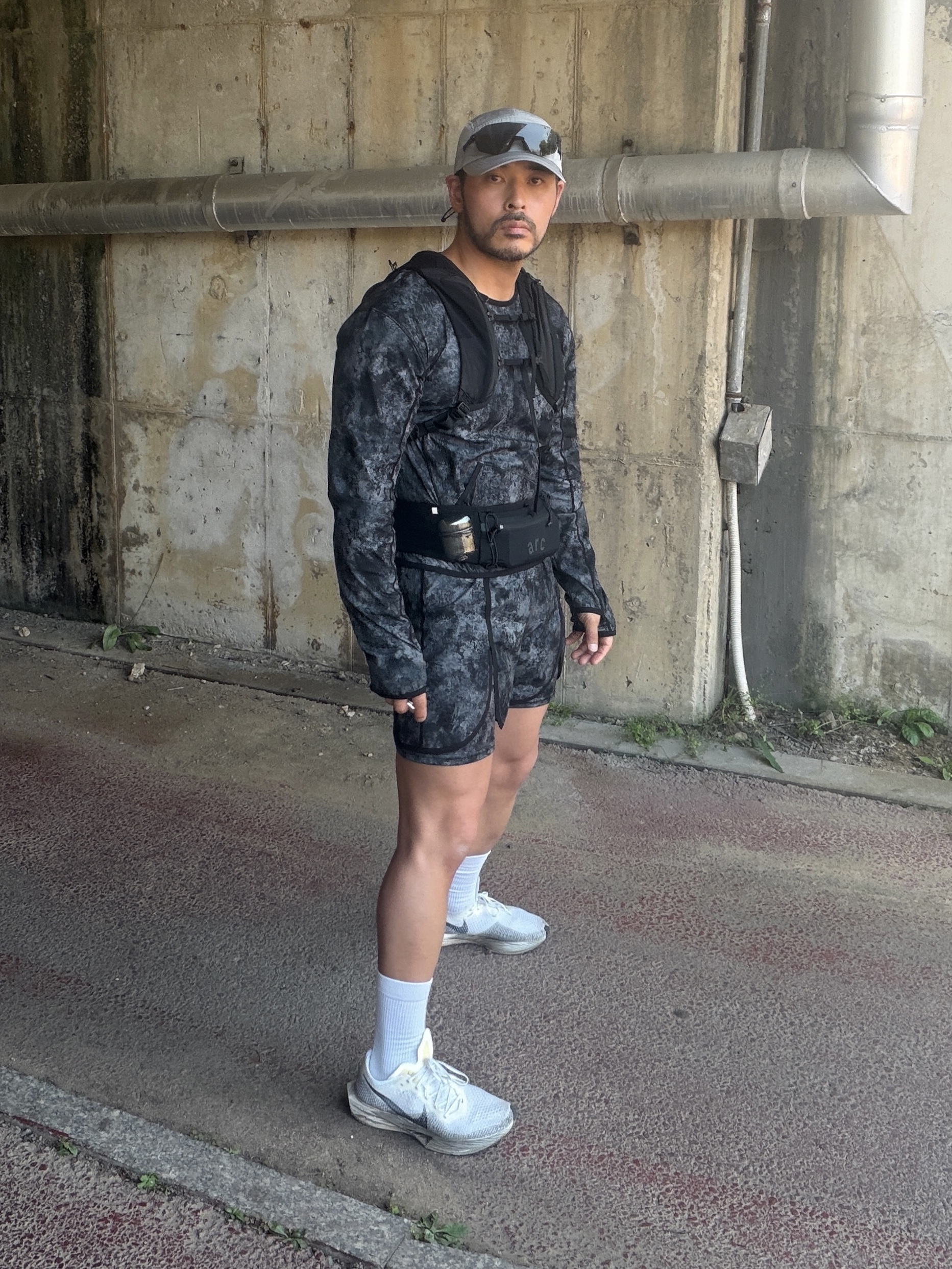 WTD PACER Trans Black Smoke, Nike ZoomX Vaporfly Next% 3 White Grey 착용 스타일 - 4