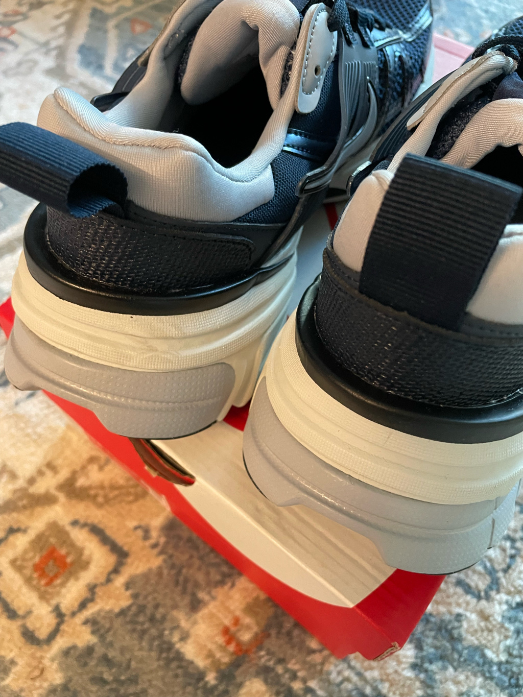 Nike V2K Run Obsidian Thunder Blue 착용 스타일 - 5
