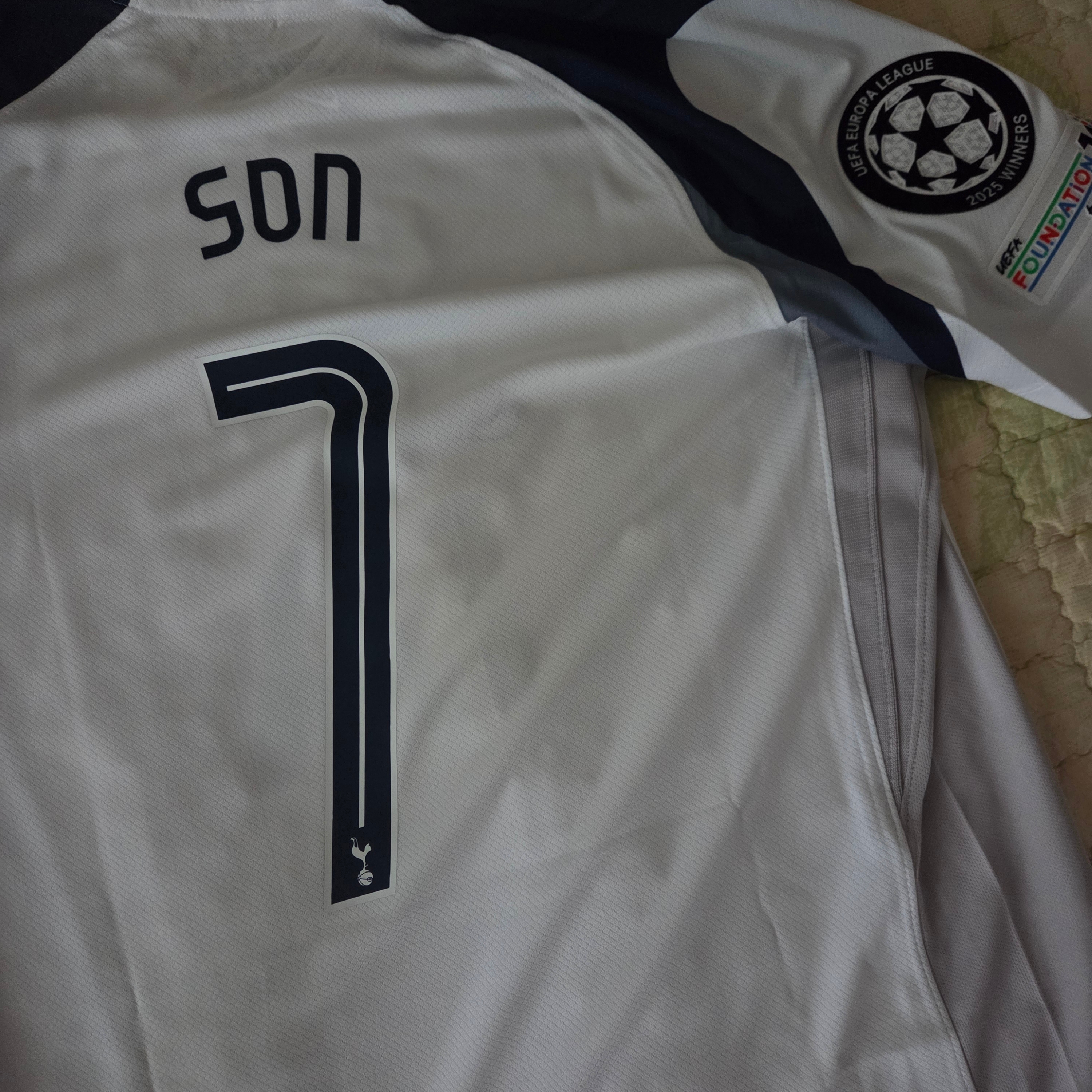 Nike Tottenham Hotspur 2025/26 Stadium Home Dri-Fit Football Replica Jersey White Light Iron Ore (Non Marking Ver.) 착용 스타일