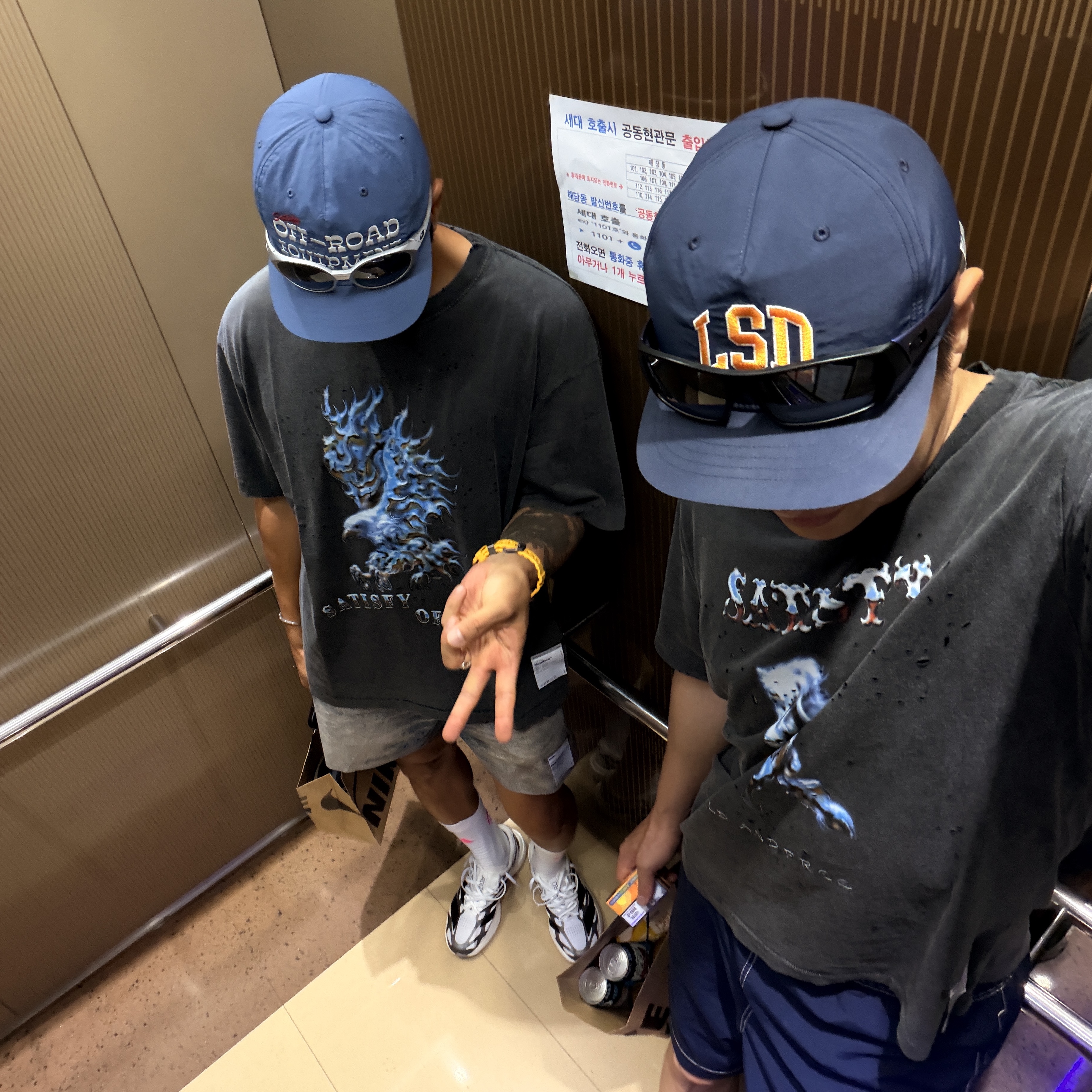 Satisfy Mothtech T-Shirt Aged Black, Satisfy Peaceshell 5 Inch Unlined Shorts Digital Denim 착용 스타일