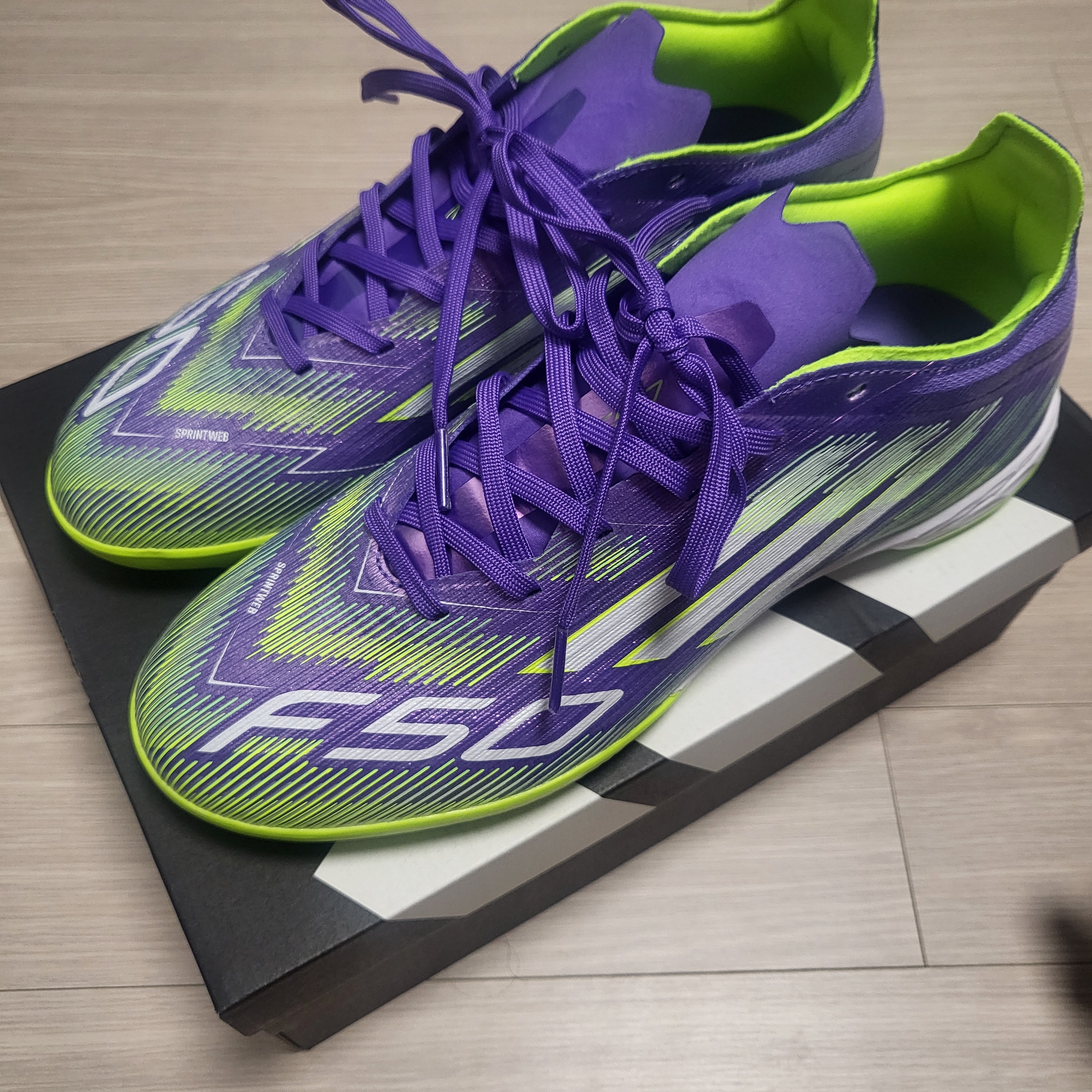 Adidas F50 Pro TF Purple Rush Cloud White 착용 스타일 - 1