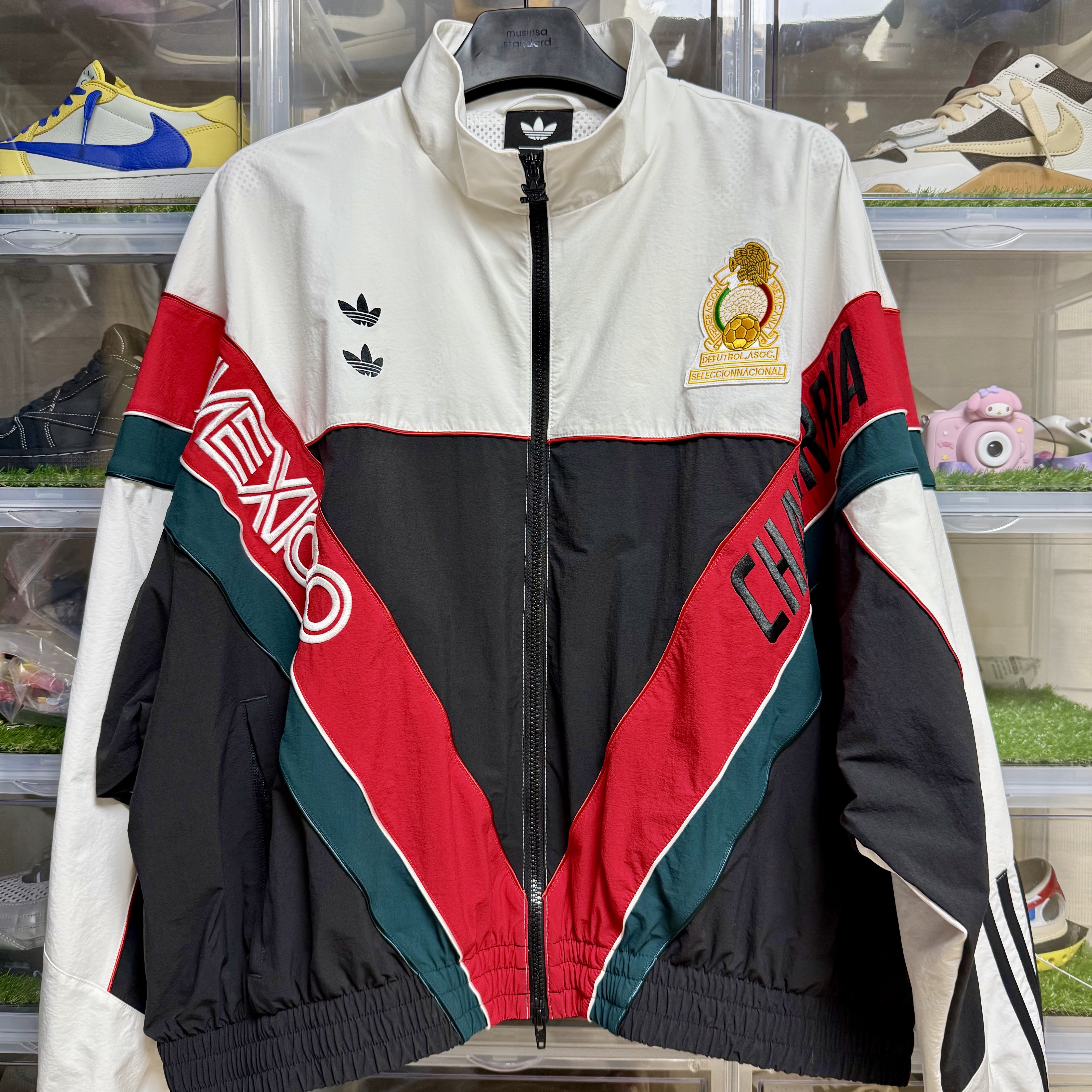 Adidas x Willy Chavarria Woven Track Jacket White Black - KR Sizing, Palace x Nike England Track Jacket Pewter Grey Cool Grey 착용 스타일 - 1