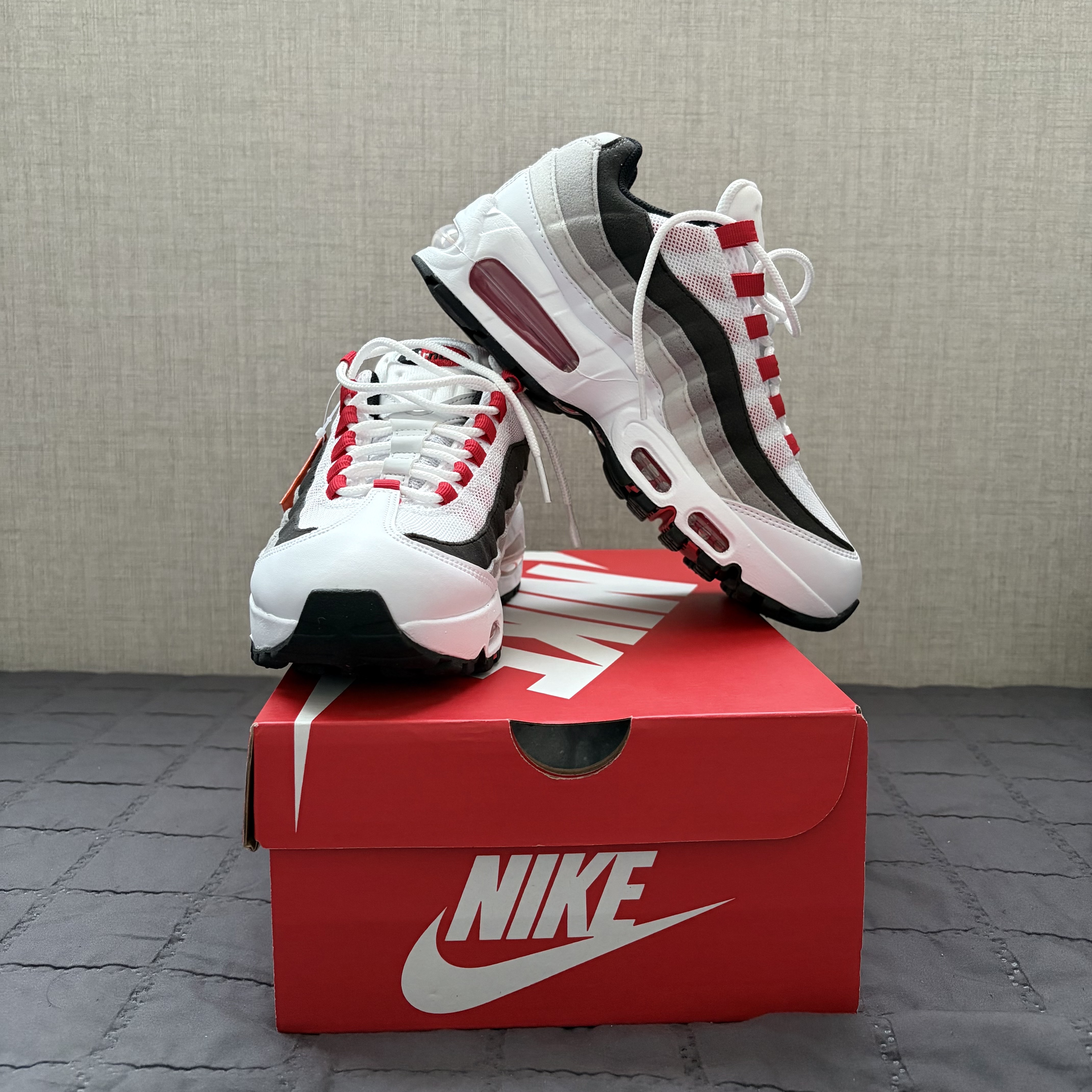 Nike Air Max 95 Big Bubble Comet Red 착용 스타일 - 3