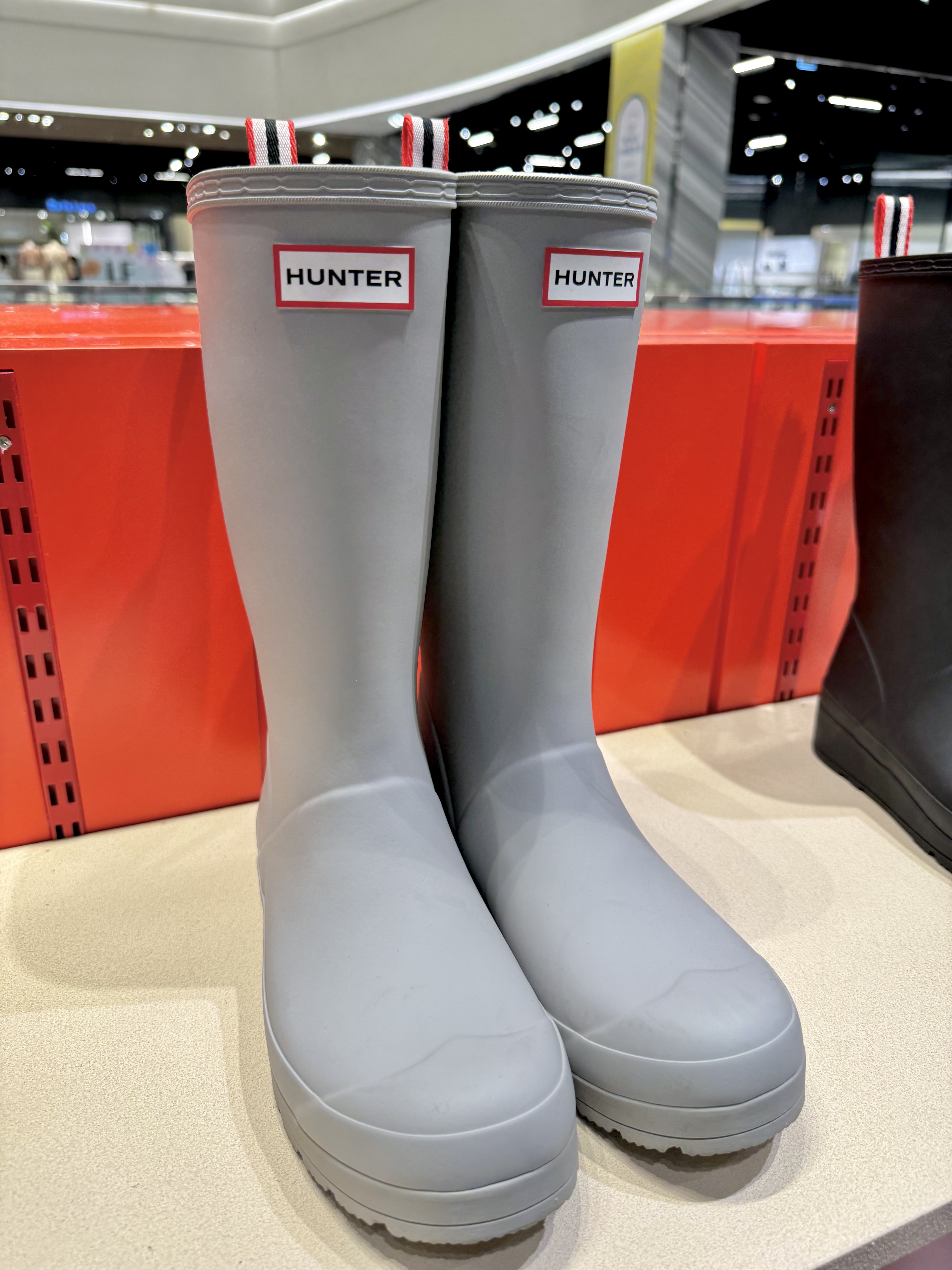 (W) Hunter Play Tall Wellington Rain Boots Zinc Grey 착용 스타일 - 2