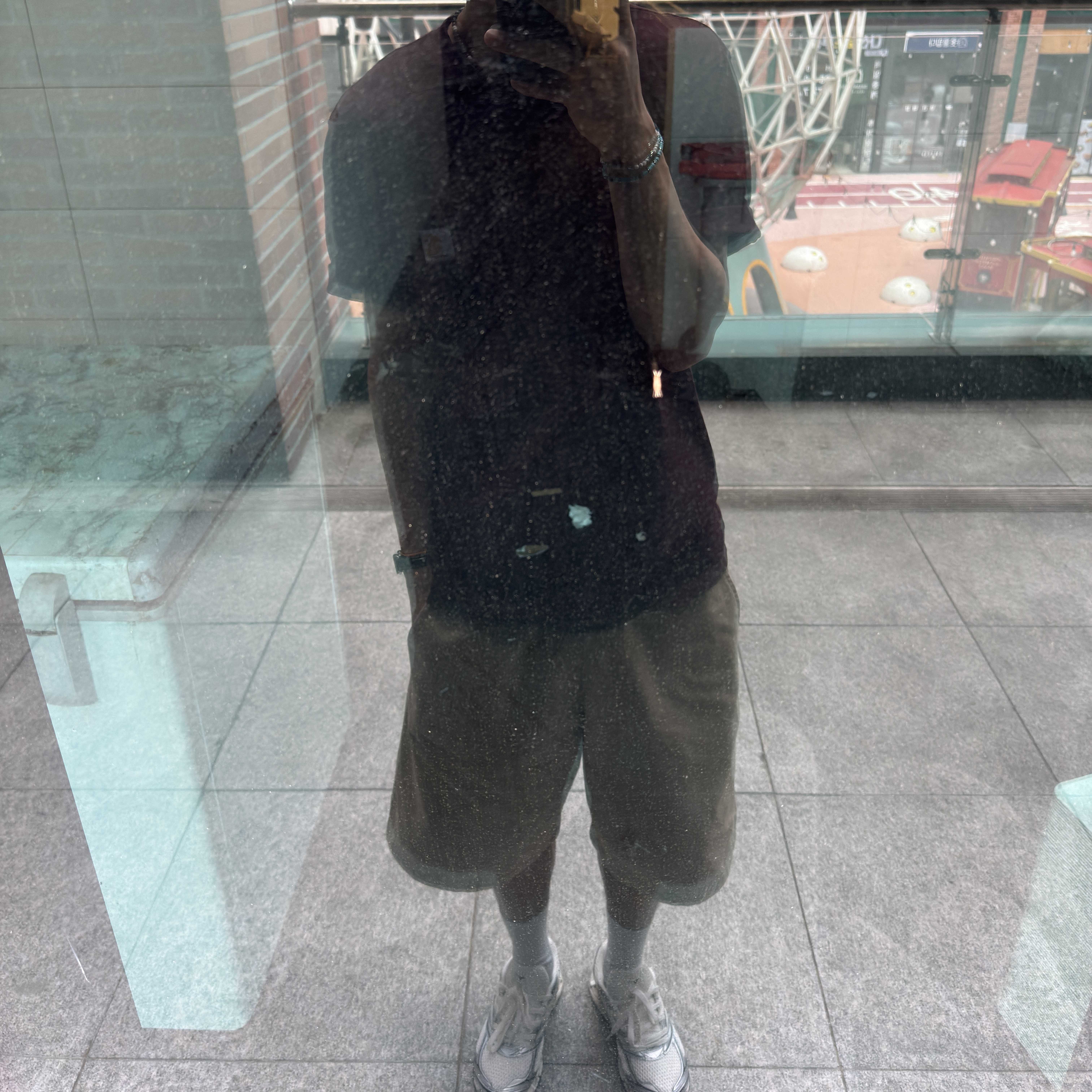 Carhartt Loose Fit Heavyweight Regular Short Sleeve Pocket T-Shirt Port, Mizuno Wave Prophecy LS Pristine Black 착용 스타일