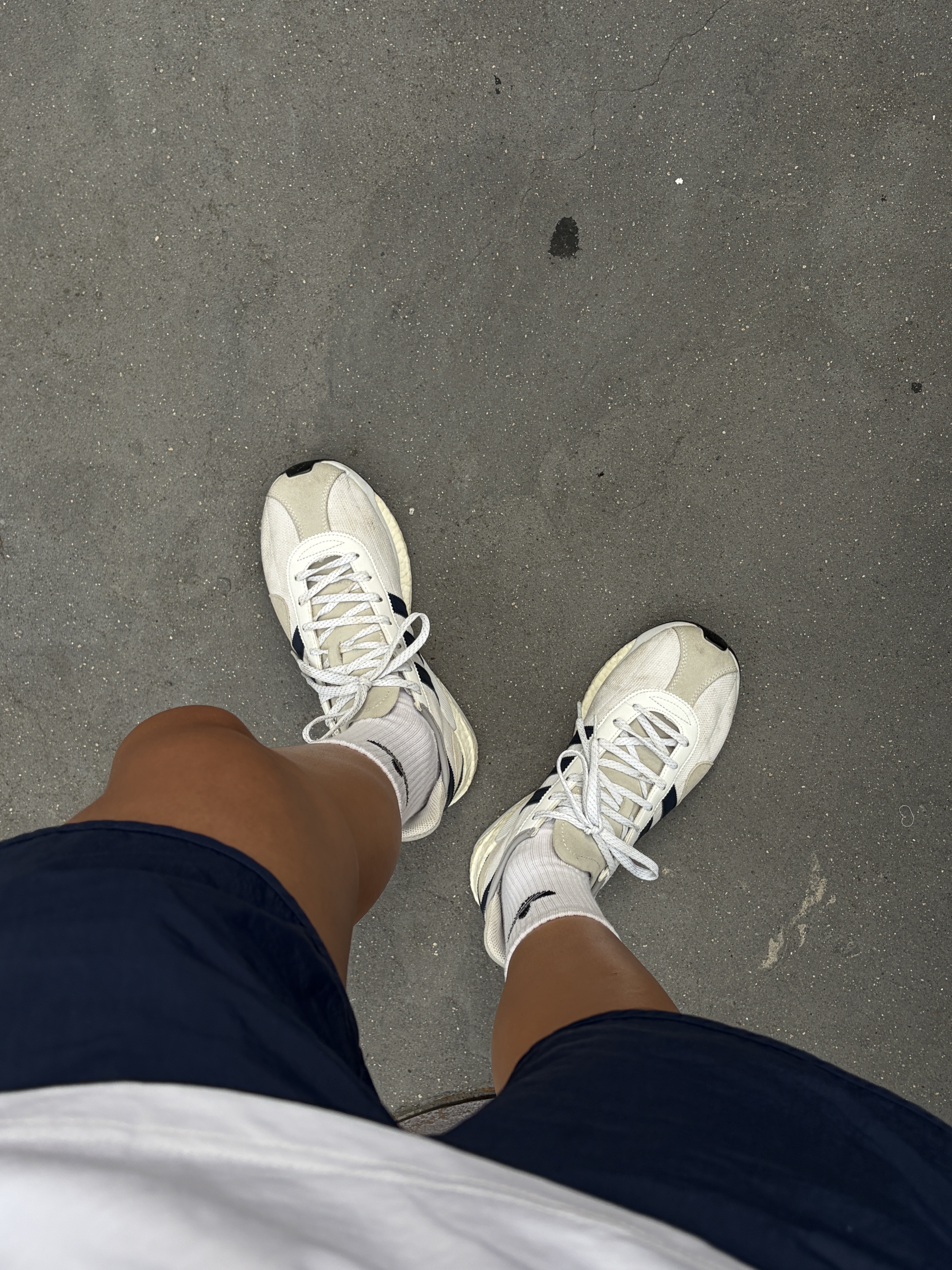 Adidas x Human Made Tokio Solar Hu Green Tint, Adidas Adicolor Classic Sprinter Shorts Night Indigo - KR Sizing 착용 스타일 - 2