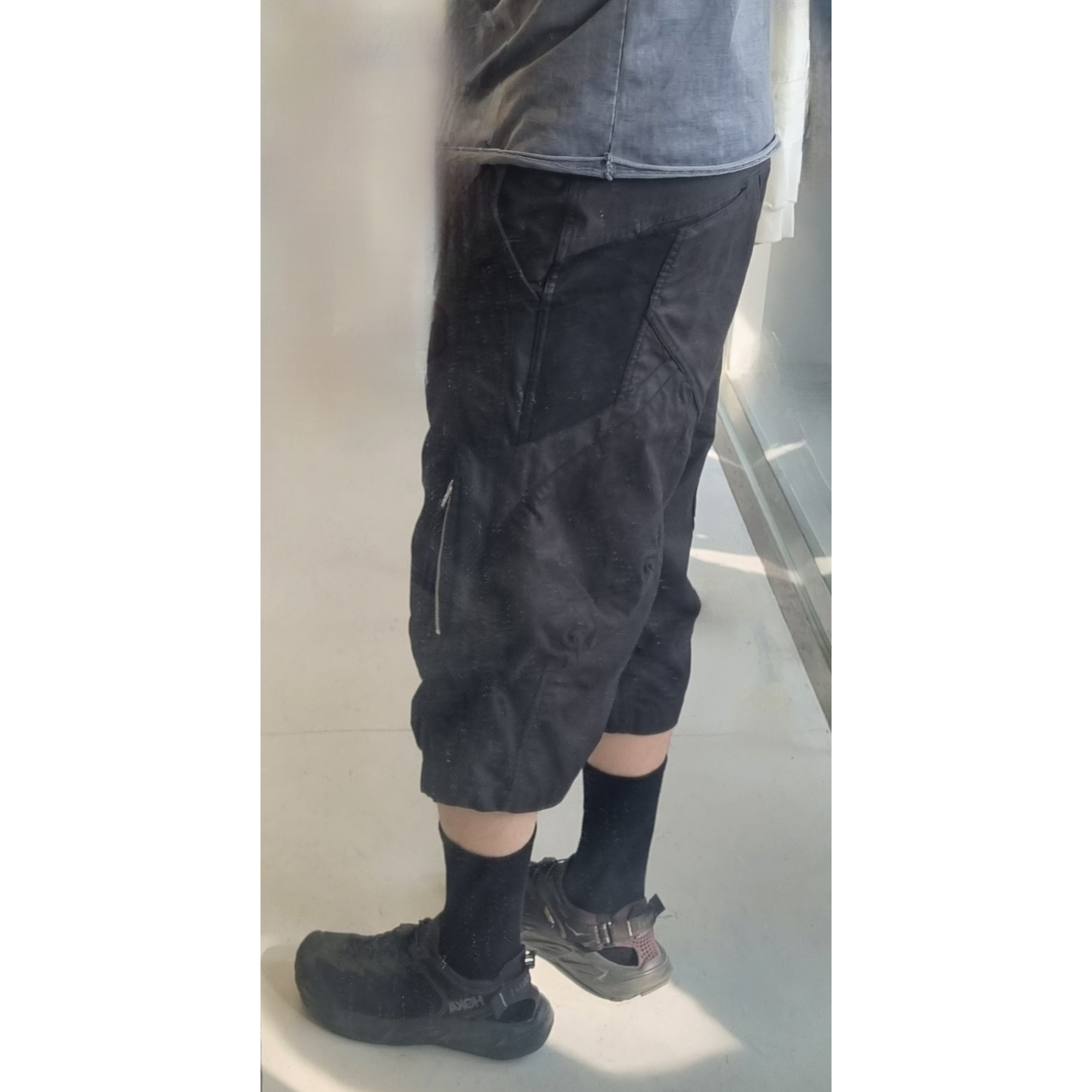 Hoka Hopara 2 Black, Casio G-Shock DW-5600UBB-1DR 착용 스타일 - 3