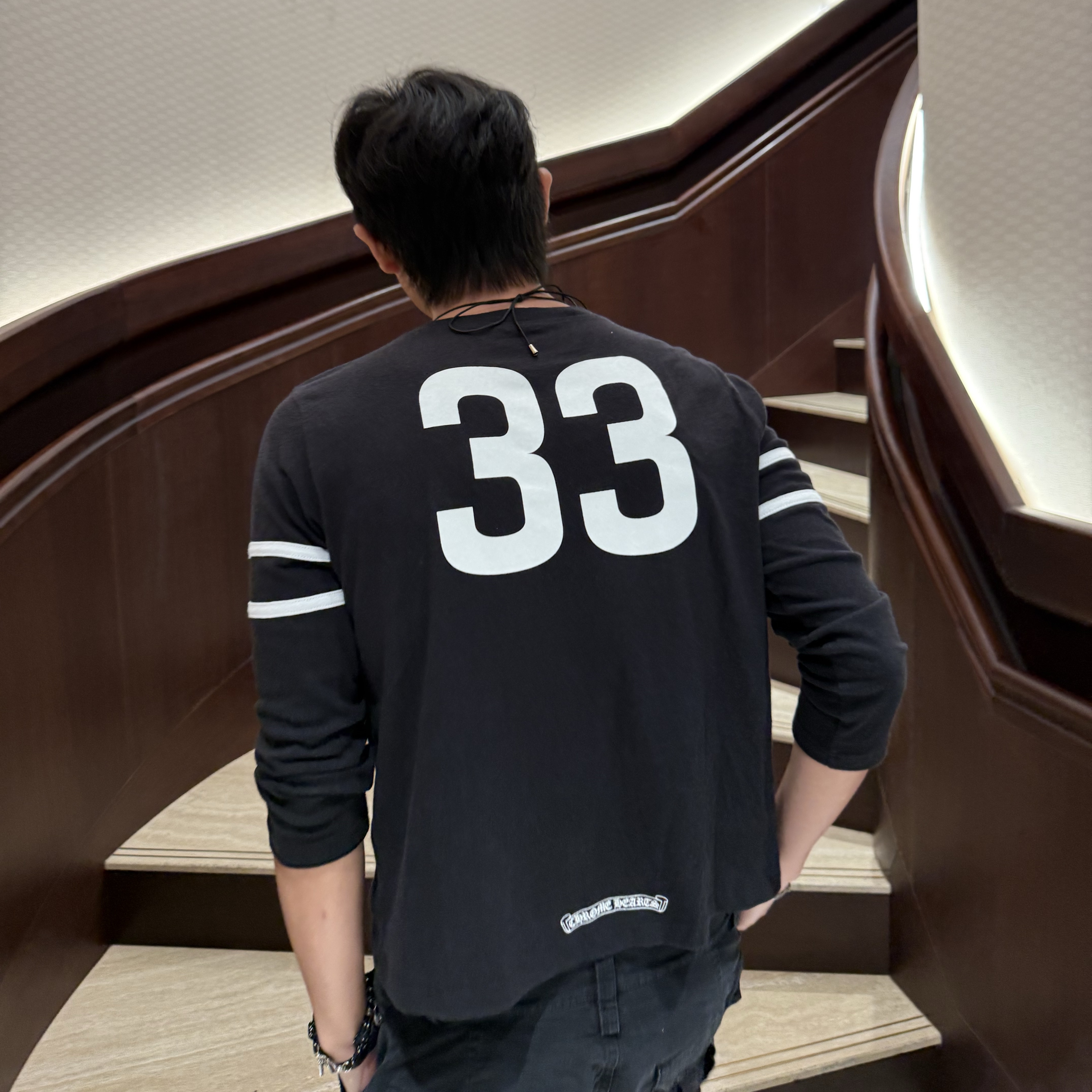 Chrome Hearts 33 Horseshoe Logo Long Sleeve T-Shirt Black 착용 스타일 - 4