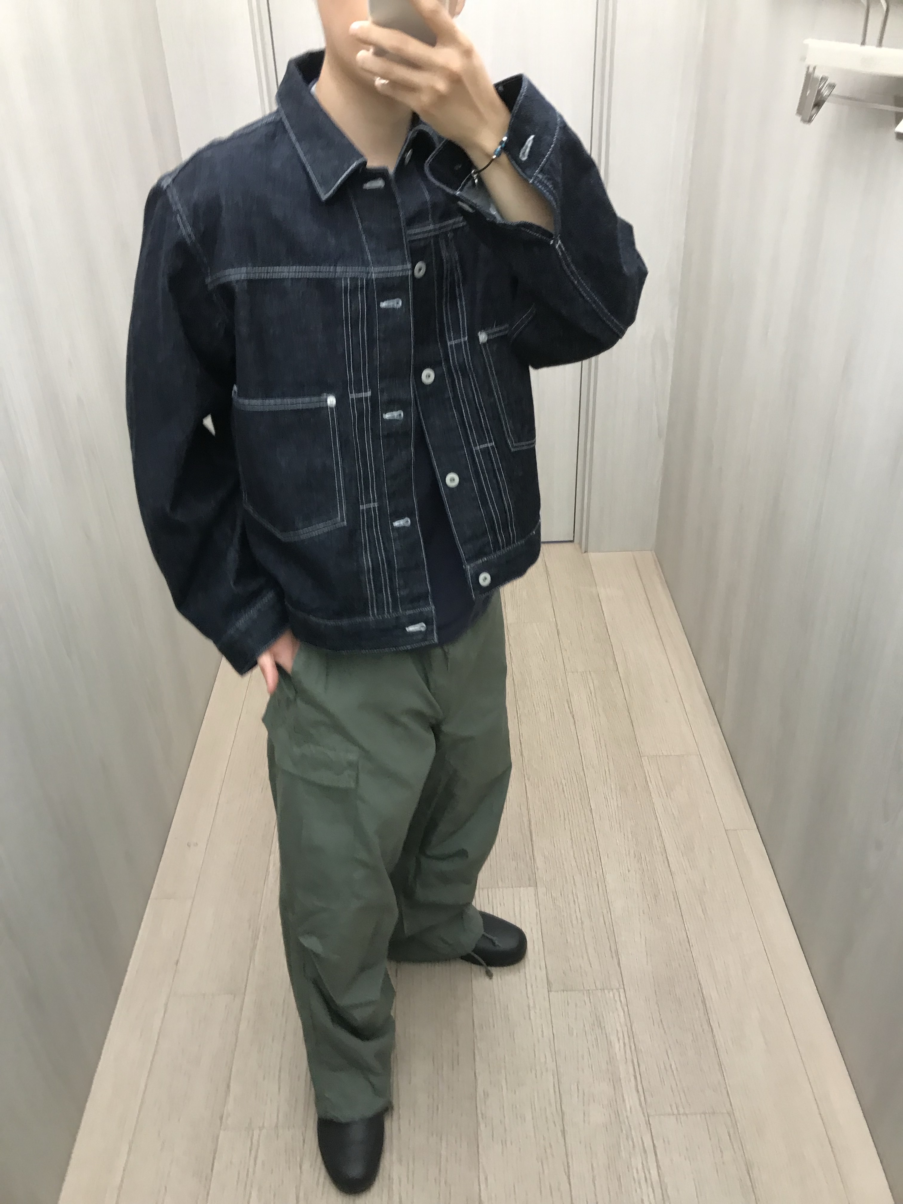 AKRYL Denim Boxy Jacket One Wash - 26FW, AKRYL Fat Cargo Pants Olive - 26FW 착용 스타일 - 3