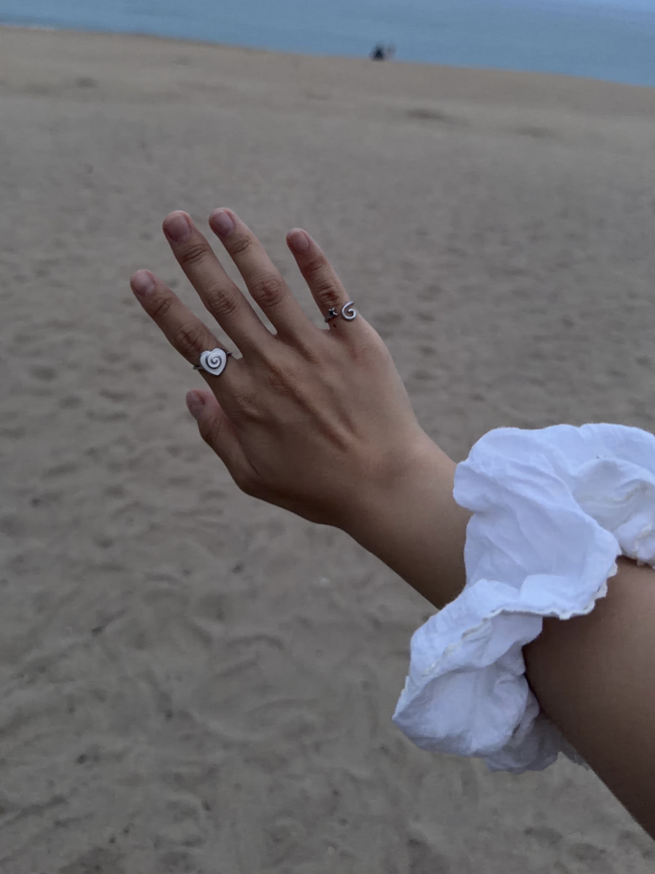 Nff Poppy Ring Blue, Nff Eddy Ring White 착용 스타일 - 2