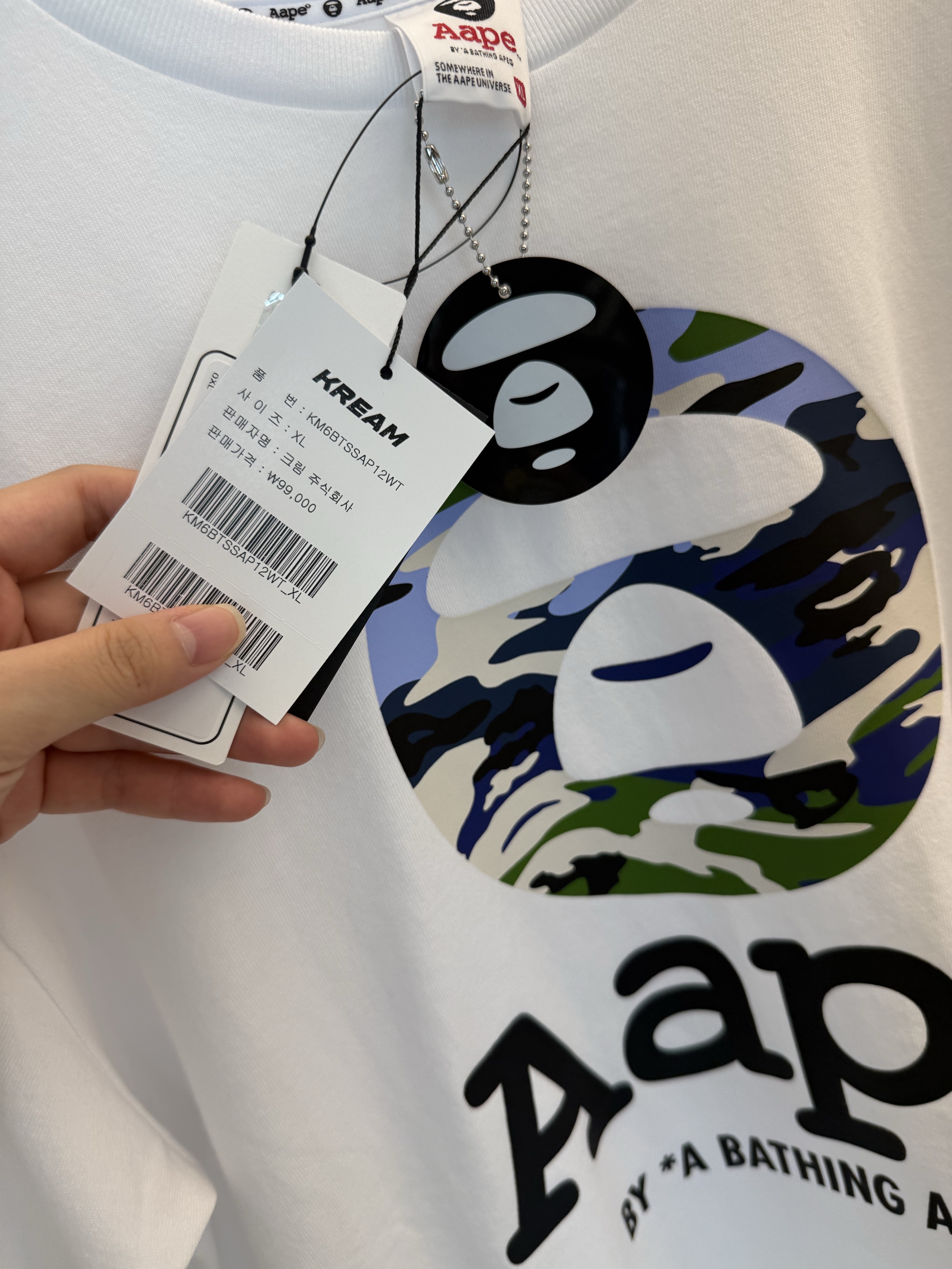 And Wander 120 Ocean Rip Wallet Gray - 26SS, AAPE Basic AAPER Tee Ivory - 26SS 착용 스타일 - 3