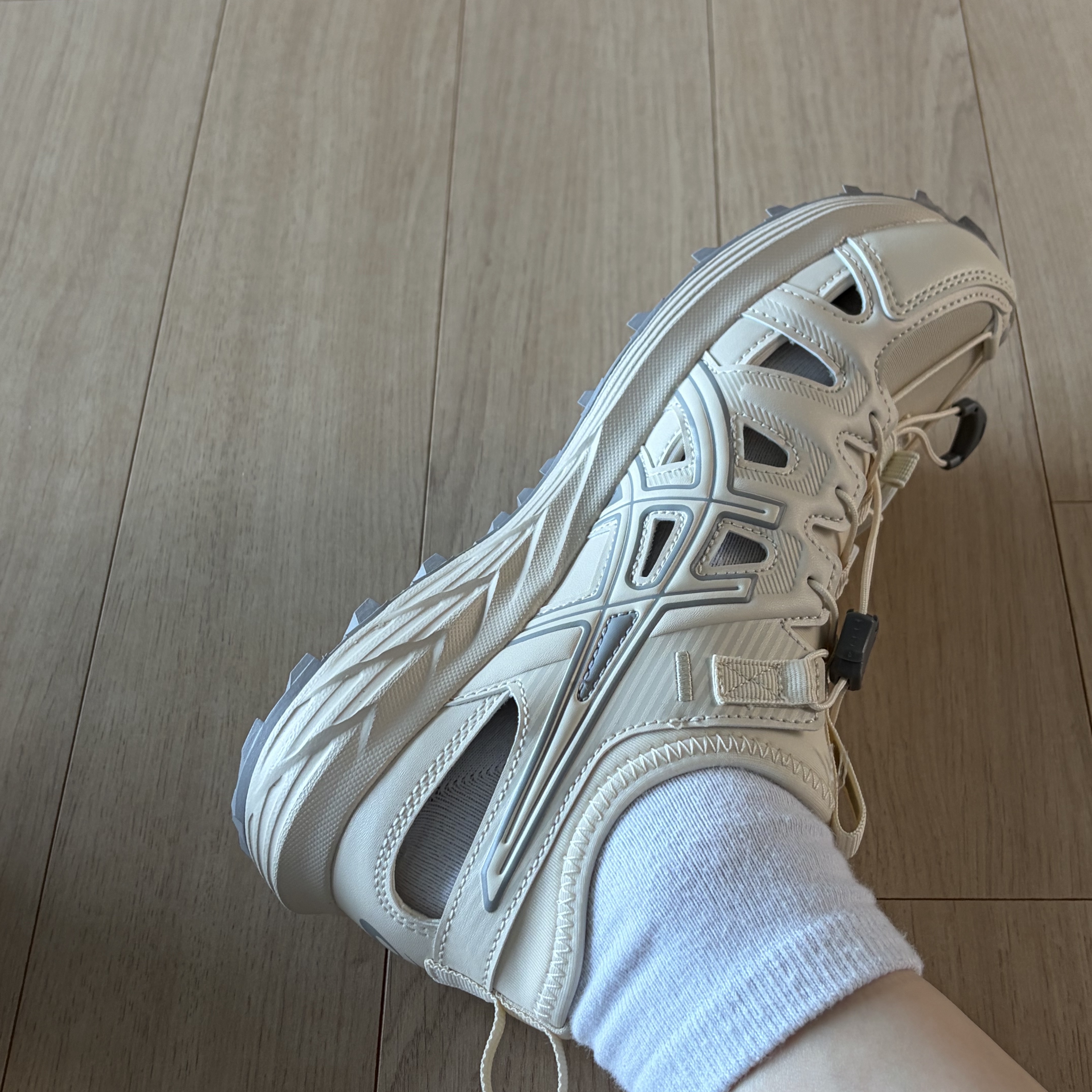 Asics Gel-Sonoma SE Smoke Grey Putty 착용 스타일 - 2
